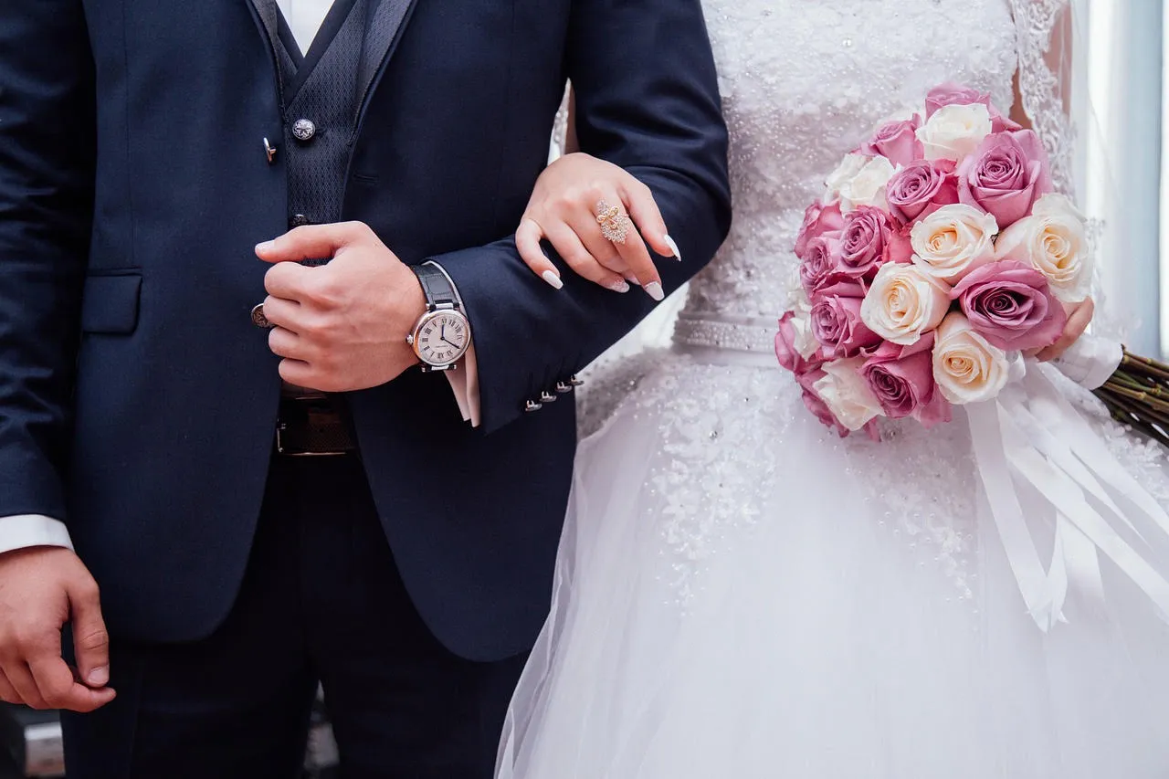 去年結婚今年又來？南韓國小校長偽造兒子喜帖詐紅包　同事當柯南揭穿騙局