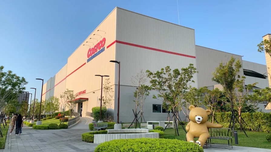 全台最大好市多將於高雄開幕,不少會員紛紛直奔中華店展開懷舊巡禮搶好康。(好市多提供)