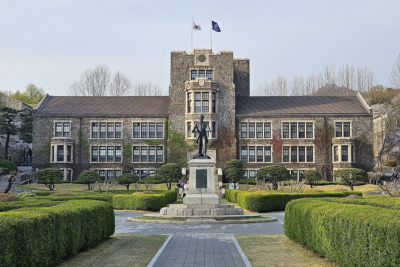 南韓知名學府延世大學周邊驚傳「全裸面罩狼」出沒。(翻攝自維基百科)