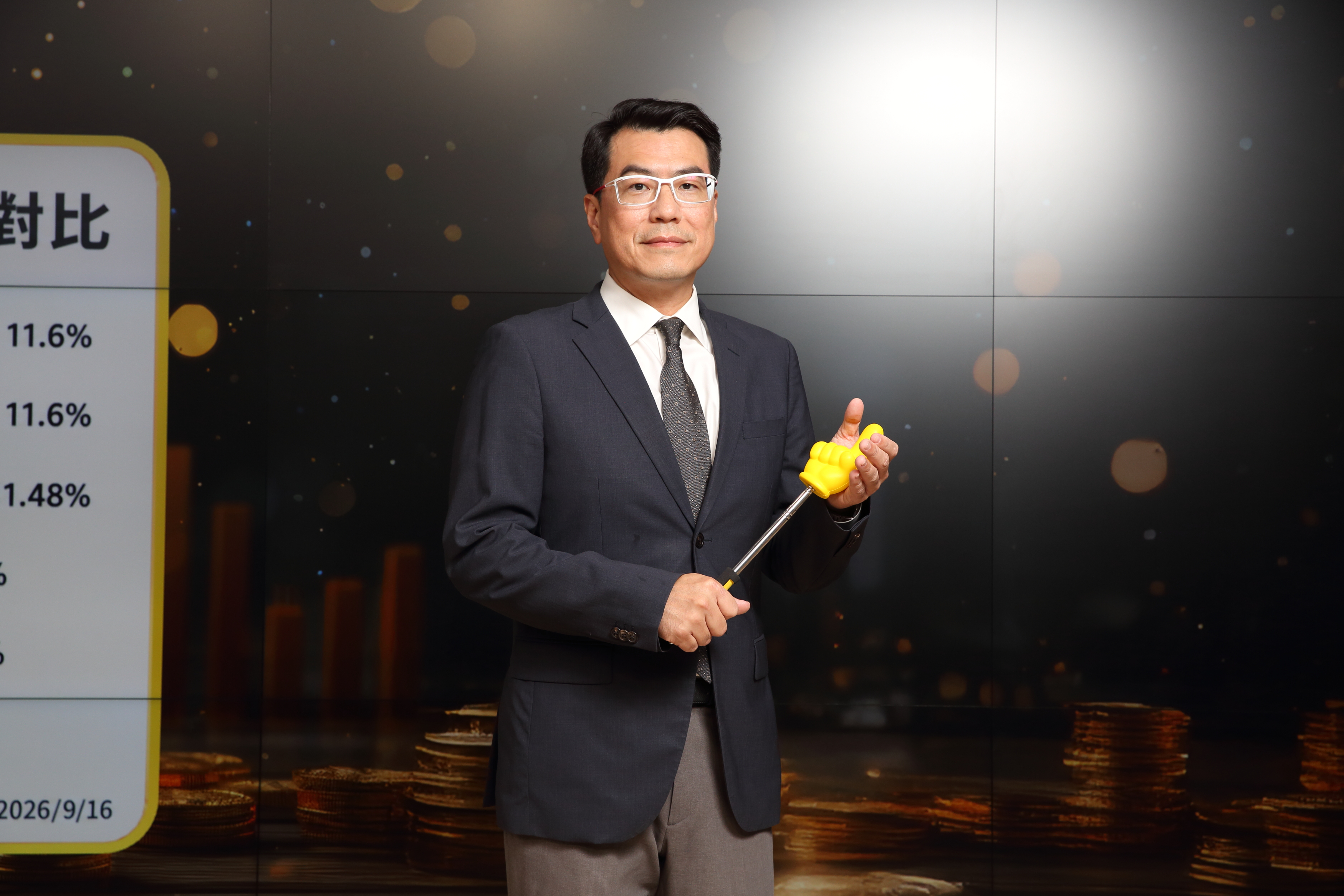 台股叩關5萬點持續震盪,鍾國忠卻積極加碼,持股提高至8成,並以4大指數區間教戰高賣低買策略。