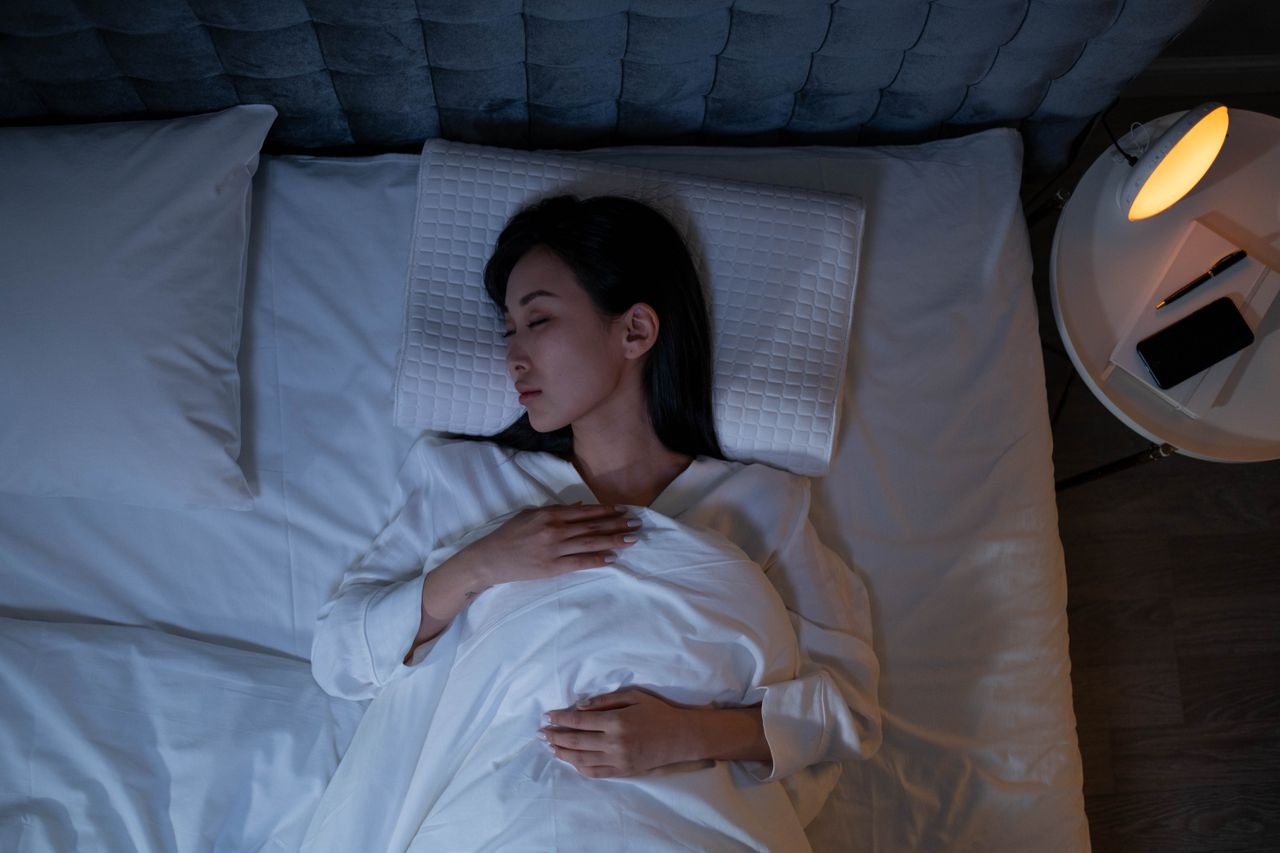 睡前保持5小時空腹,就能讓身體在睡眠期間轉換成燃脂模式。(示意圖,Pexels)