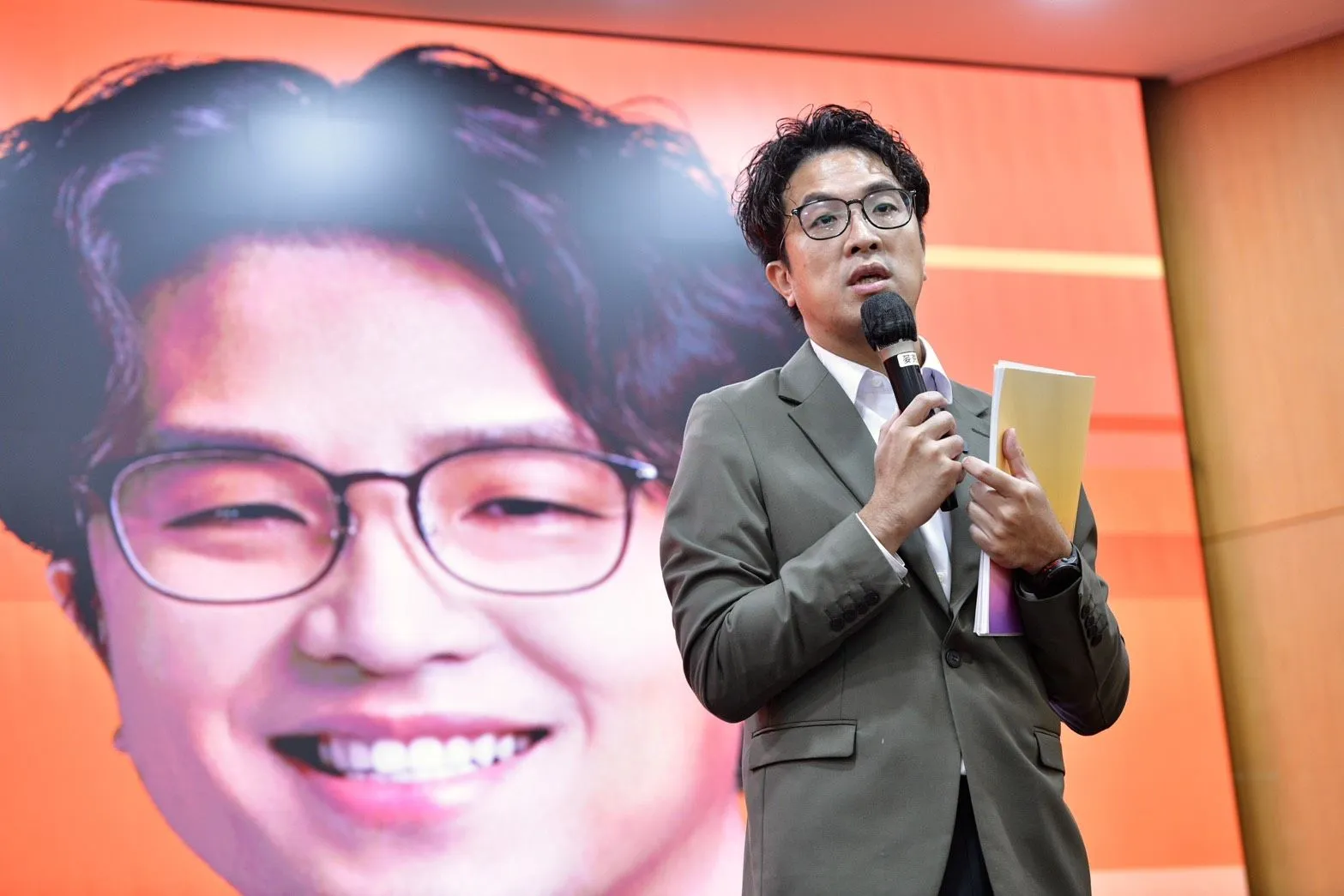 50萬起步金2／沈伯洋推青年50萬起步金　跟著買0050試算10年變130萬 