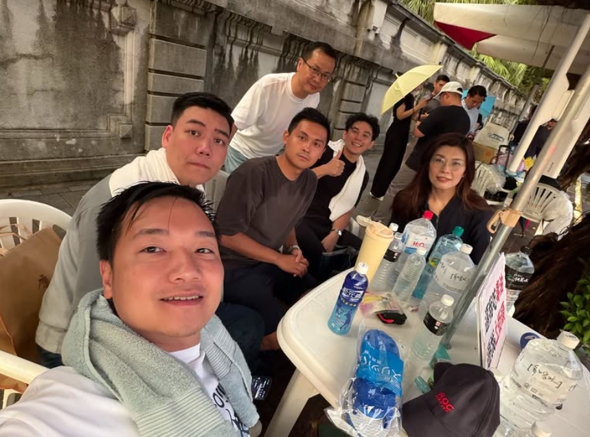 國民黨議員、參選人發起絕食抗議,鄭麗文到場關心,現場還擺了幾罐運動飲料,遭質疑接力絕食是在作秀。(翻攝自張家馨Instagram)