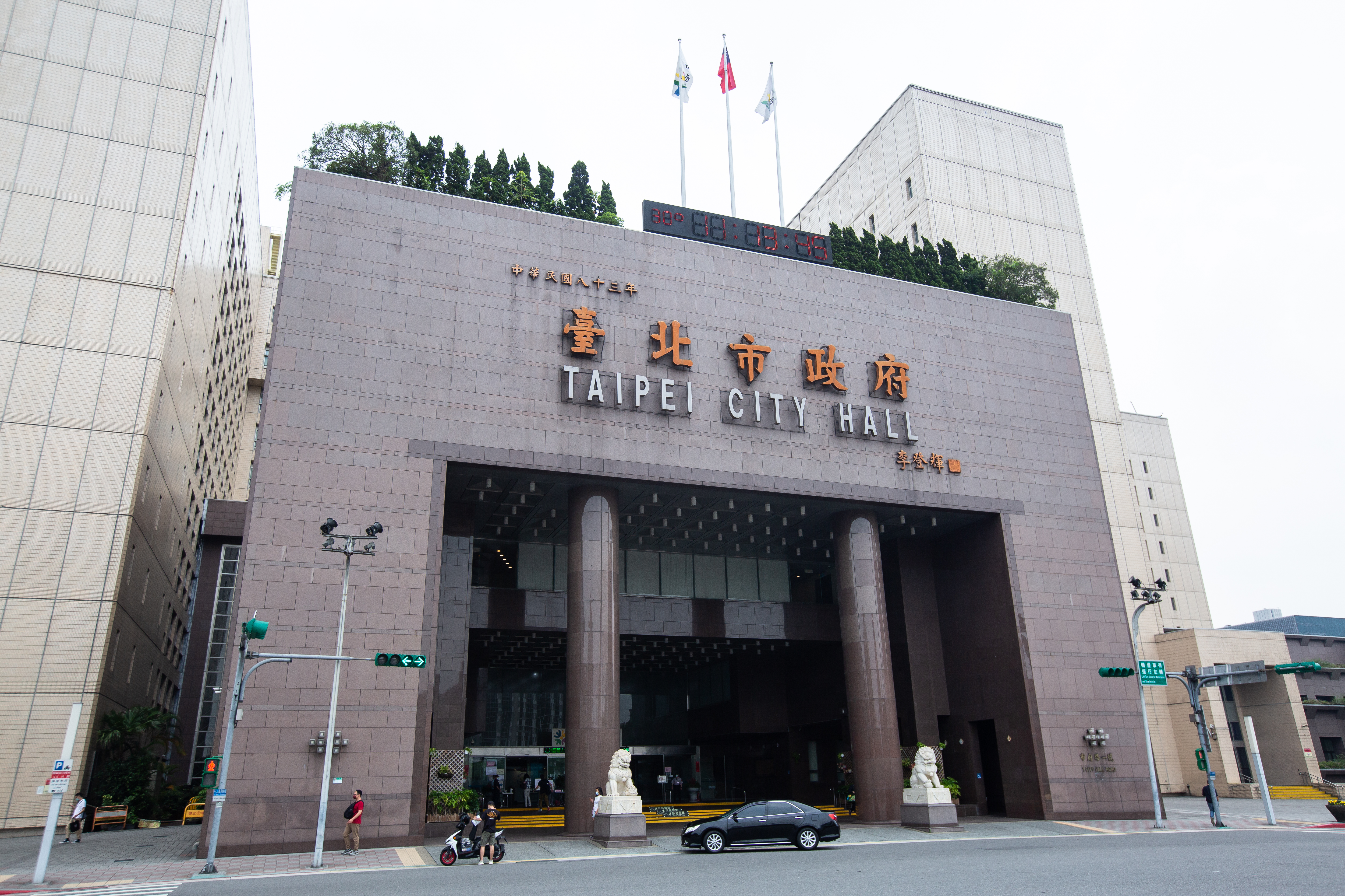 北市府網軍出包？粉專驚見「大量外國假帳號留言」　觀傳局認了：廠商設定錯誤