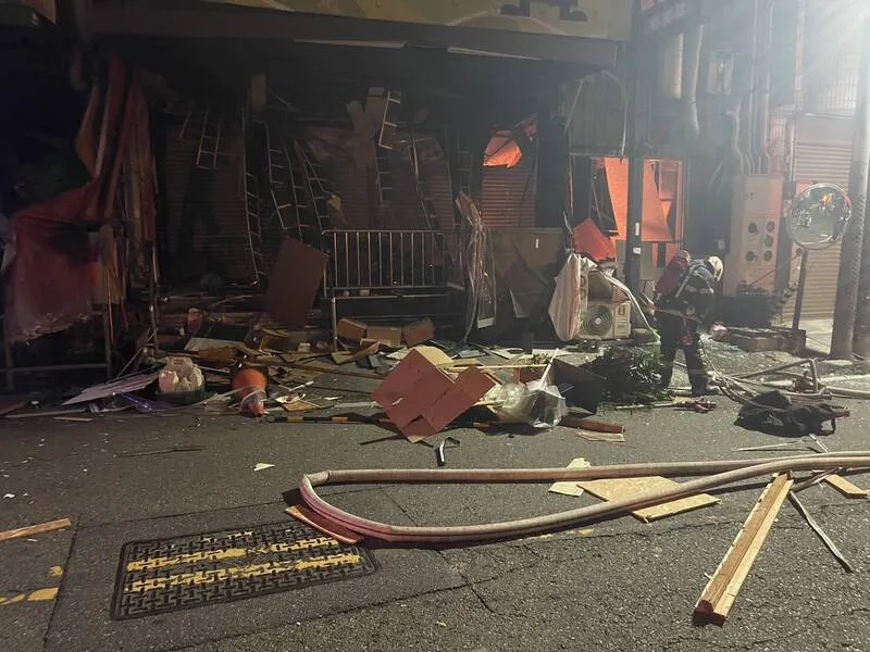彰基急診對面早餐店深夜氣爆！巨大聲響「如同轟炸」　碎片飛散路面