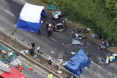 英國重大車禍！轎車逆向撞警車7人身亡「2警殉職」　警察局長悲慟：下班了..他們卻回不了家