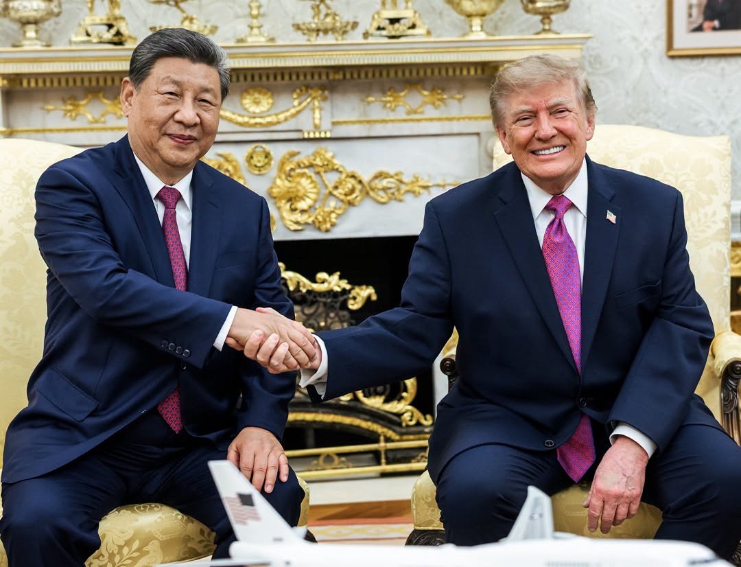 川普(Donald Trump)24日為習舉行行國是訪問抵達儀式,儀式結束後展開雙邊會談,當晚於白宮舉行國宴。(翻攝自臉書@The White House)