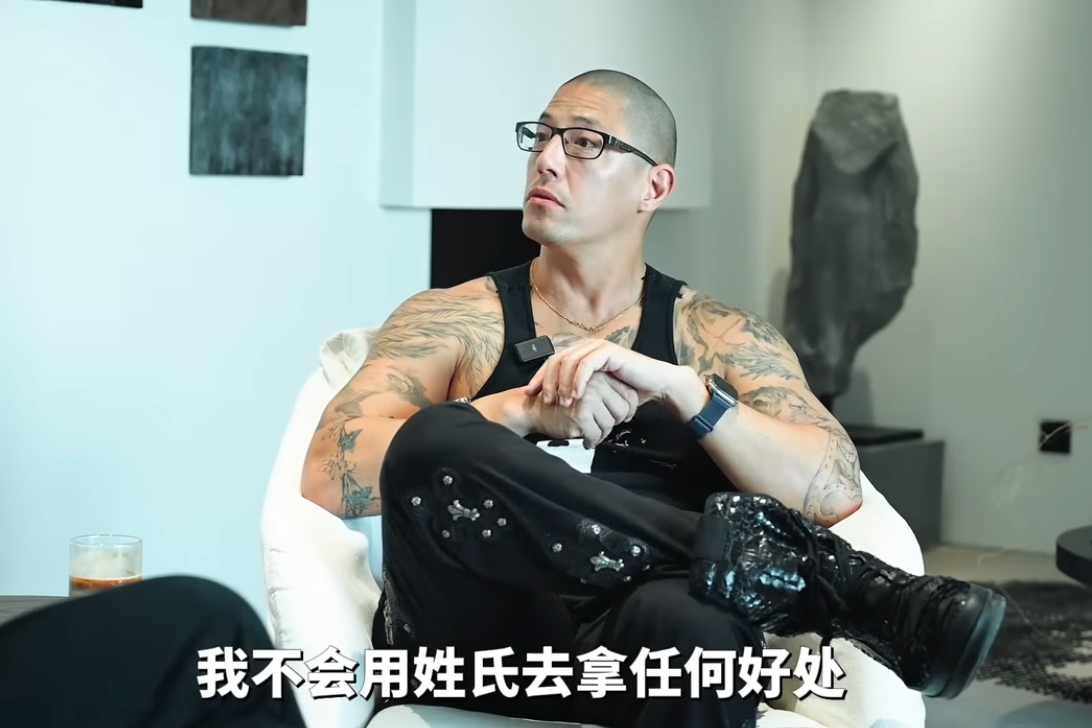 蔣友柏強調,自己這一生絕不會利用「蔣」這個姓氏去獲取任何特權或利益,更不會拿來做不該做的事情。(翻攝自安東尼本尼YT)