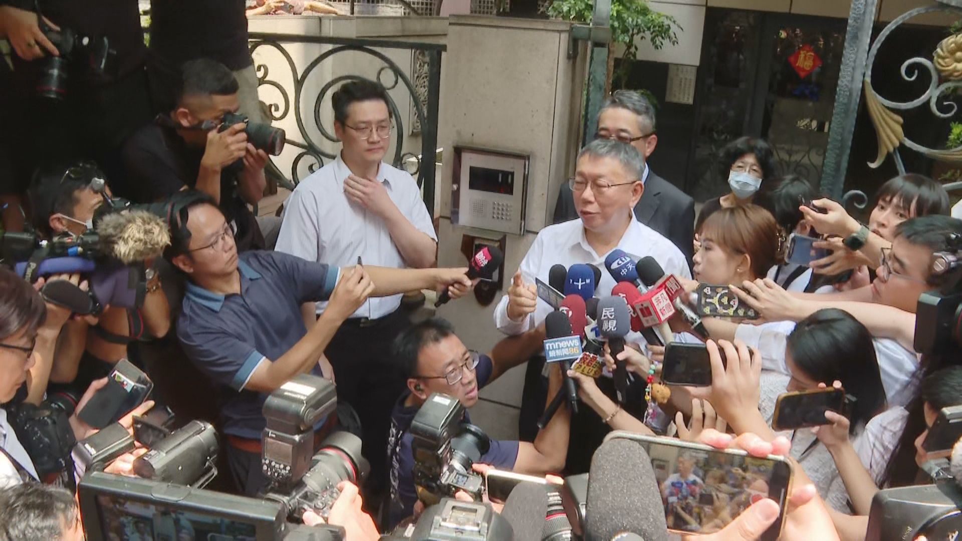 陳佩琪自爆遭搜走百本存摺驚眾人　北檢校正回歸：僅扣得72本