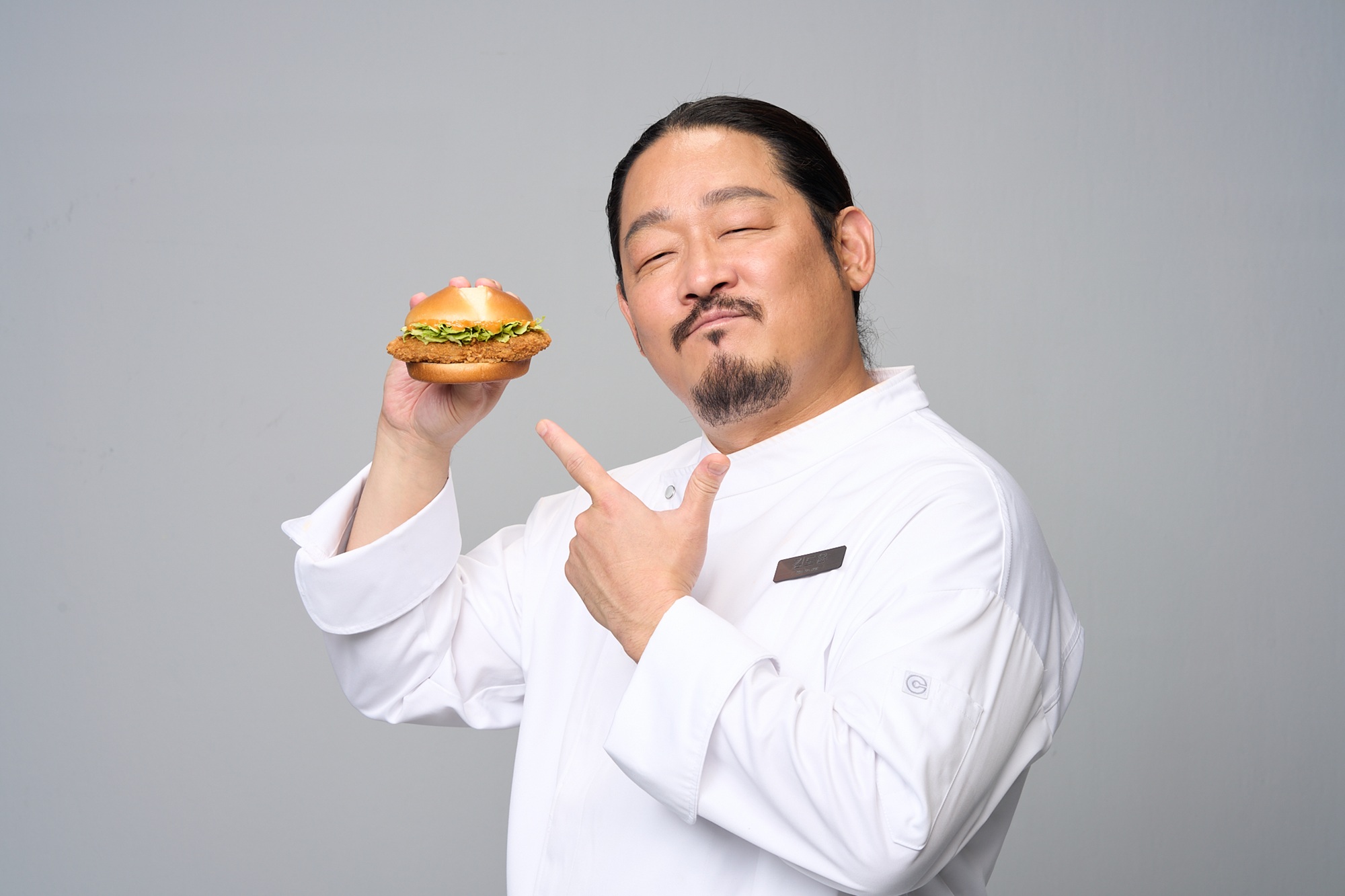 金度潤也被「咔滋」聲吸引!麥當勞9/2推勁脆鷄腿堡 BT21公仔同步開搶