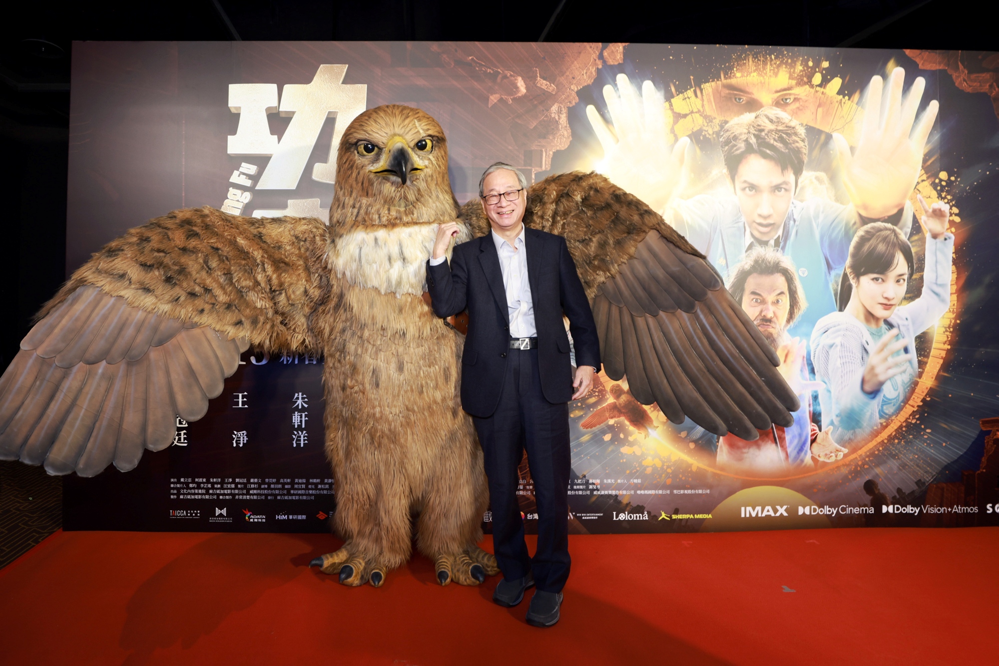 電影人出身的文化部長李遠,自封為「國片超級推銷員」,聯合電影界推出「聯合賀歲紅包套組」,邀請全民用票房力挺臺灣電影。(文化部提供)