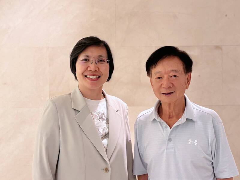 徐欣瑩(左)近日拜會聯電榮譽副董事長宣明智。(徐欣瑩辦公室提供)