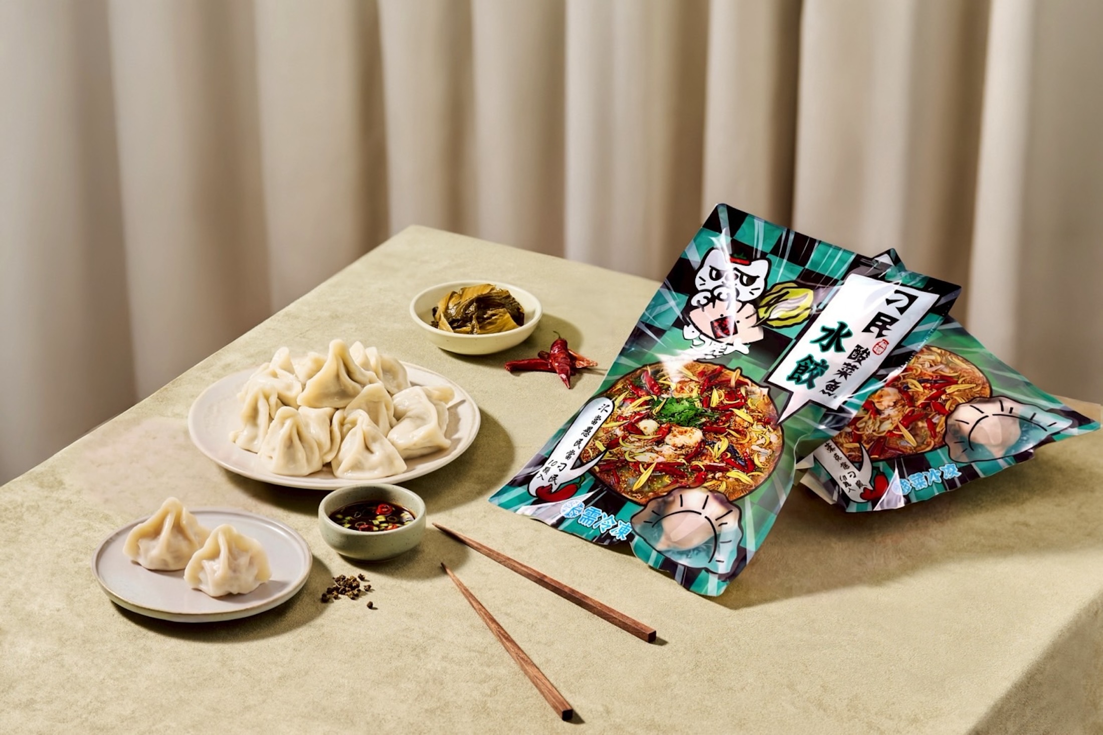 繼去年推出深受好評的秘罈酸菜魚加料版冷凍組,「刁民酸菜魚」日前再度推出新品「酸菜魚冷凍水餃」。