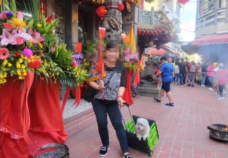 林女在彰化某氣功協會擔任教練,自稱會通靈。(讀者提供)