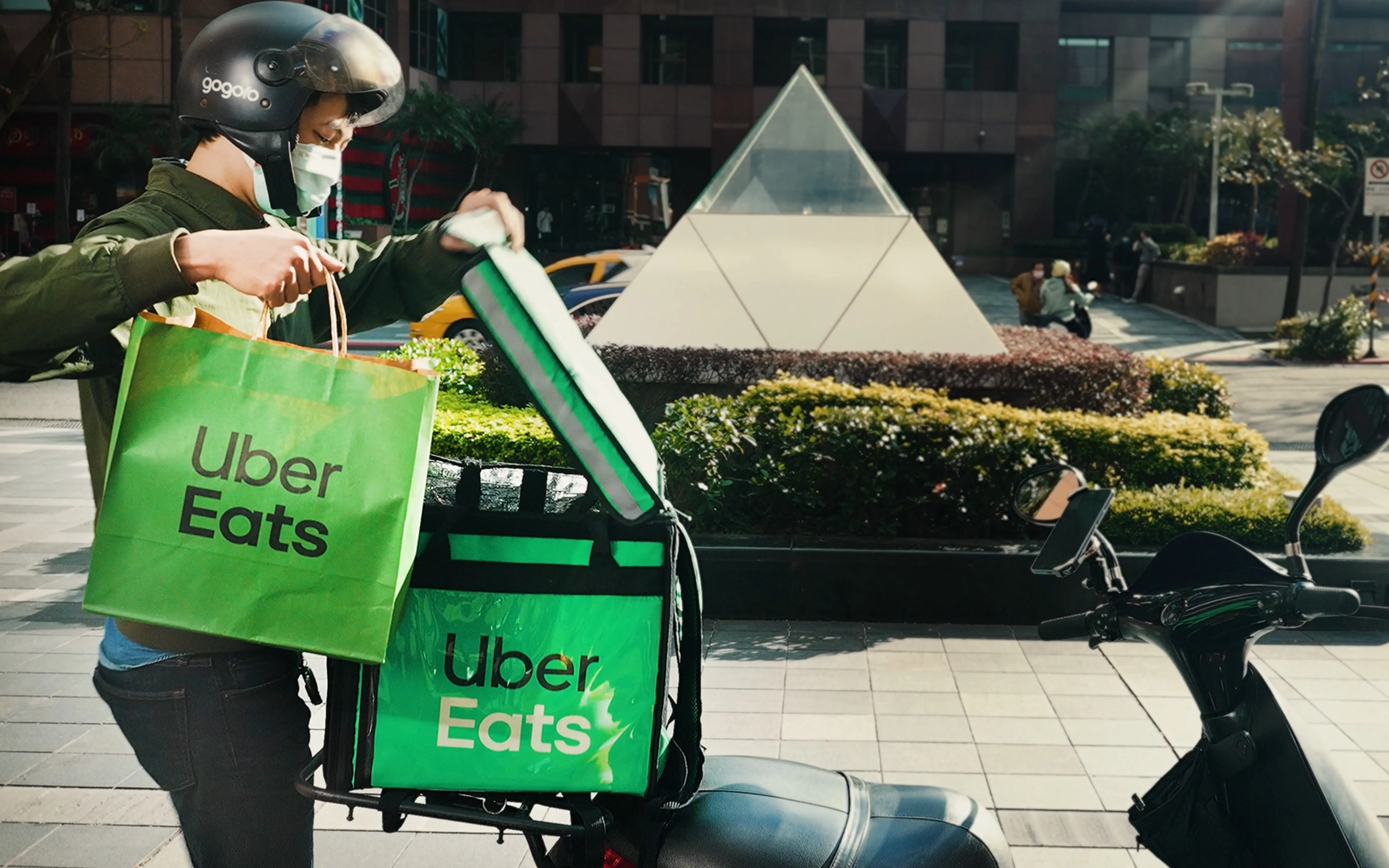 外送專法逼漲價1／全網都在問Uber Eats服務費到底是什麼？　大家都在為外送專法付出代價！