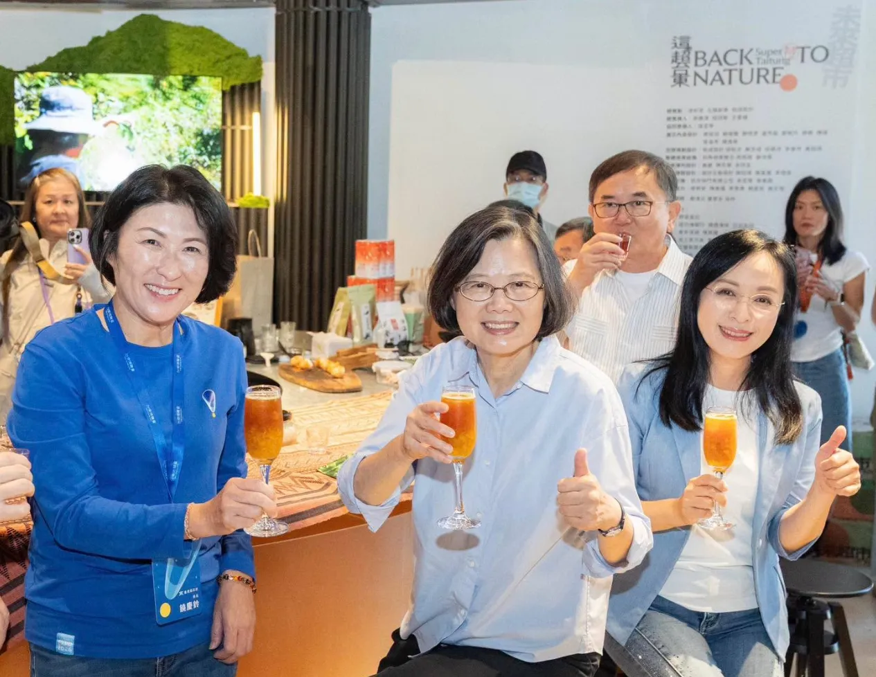 不只整合綠營　蔡英文台東「合體饒慶鈴」網大讚：好棒的畫面
