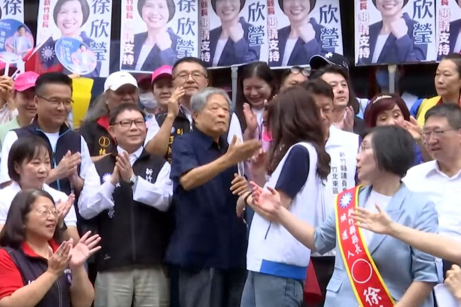 范振宗作勢掌摑嗆戰犯稱「老友才講坦白話」　鄭麗文笑回完全不介意