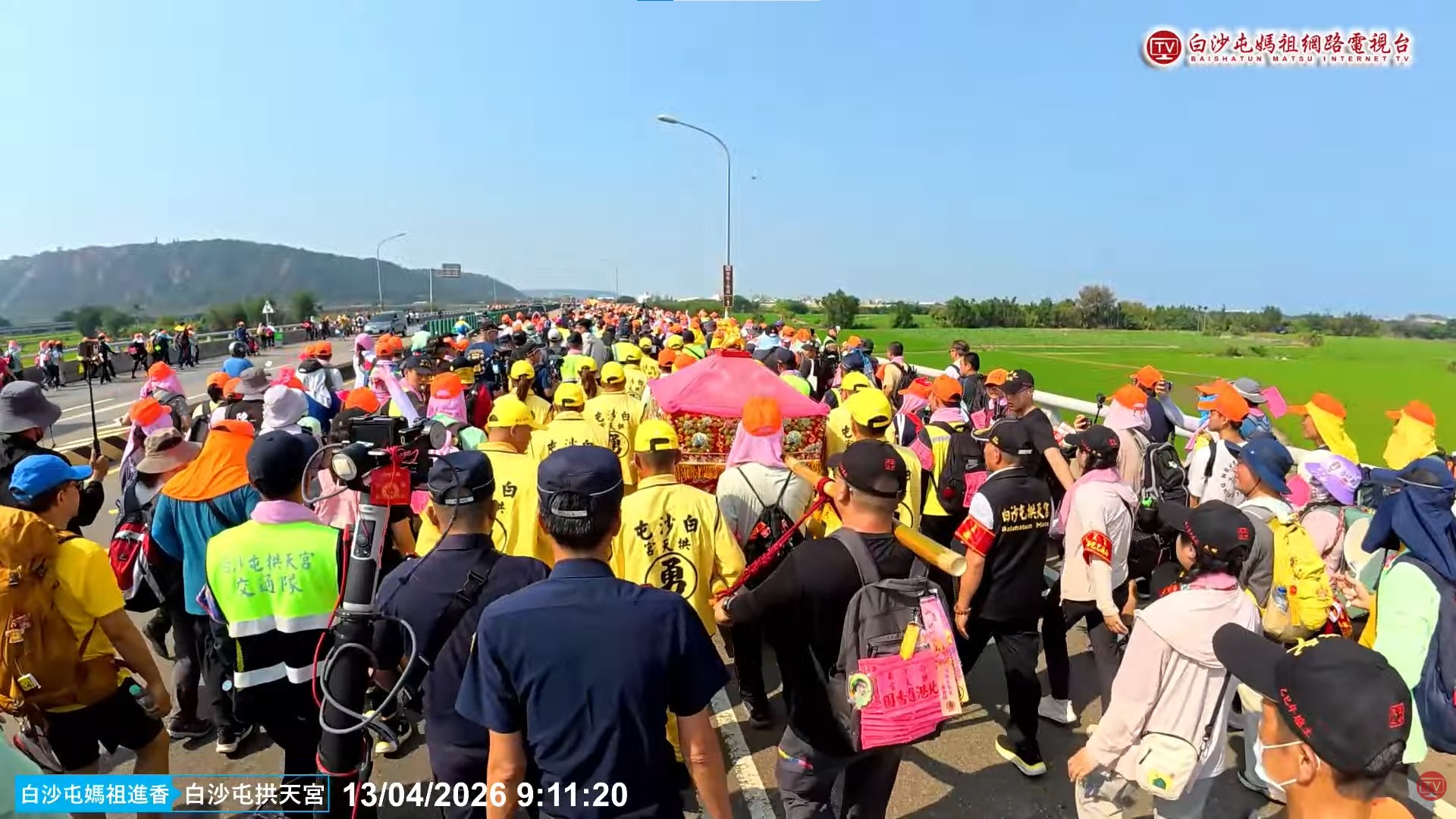 每年備受關注的白沙屯媽祖進香於昨(12日)深夜正式起駕,今年報名的香燈腳突破46萬人,規模再創新高。(翻攝自白沙屯媽祖網路電視台)