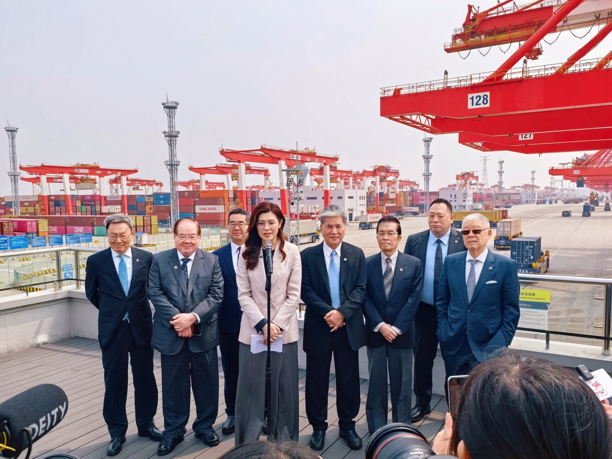 國民黨主席鄭麗文近日前往中國,定調是趟「和平之旅」,今天預計上午10點「鄭習會」將登場。(翻攝自鄭麗文臉書)