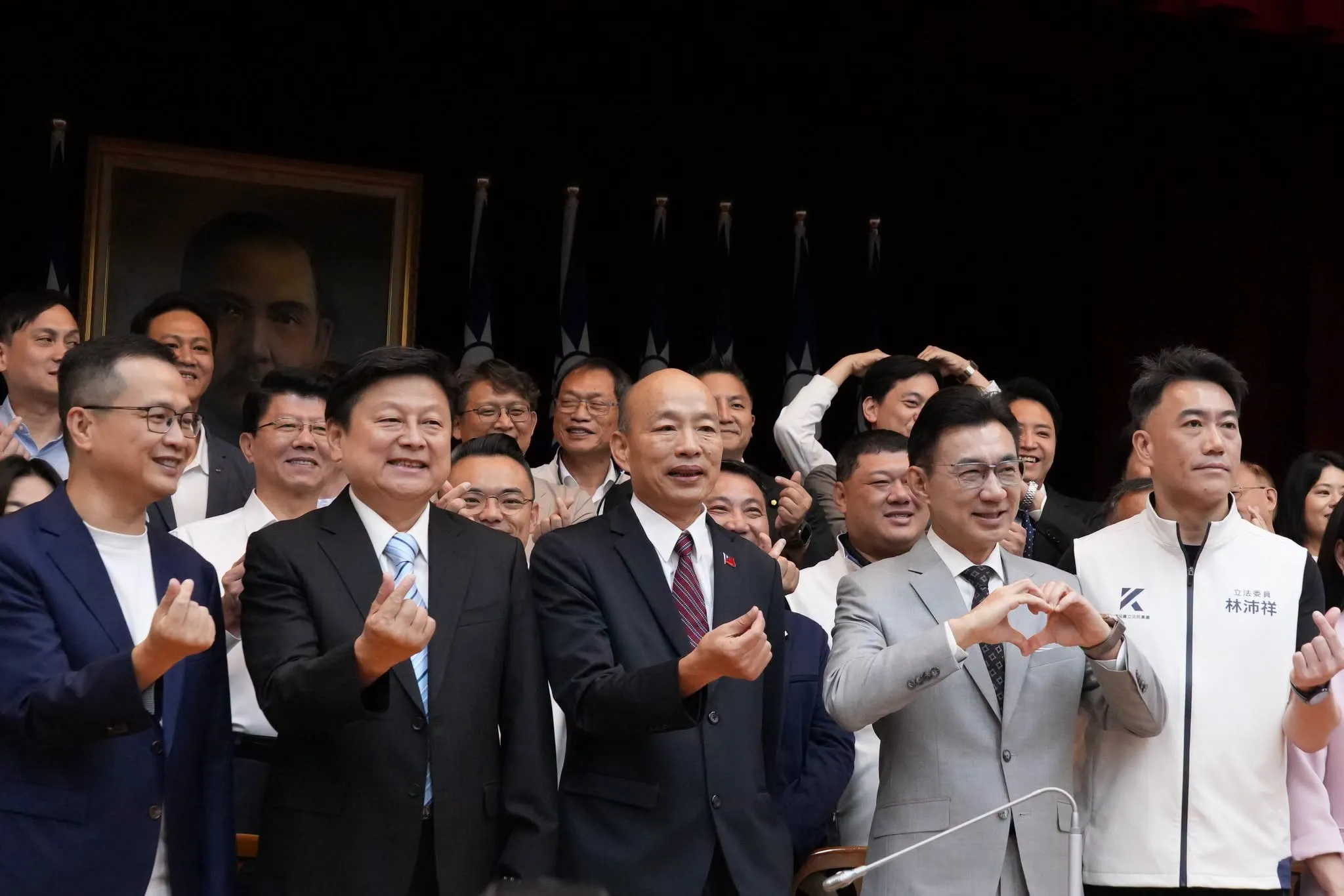 認刻意撮合韓國瑜、傅崐萁同框合影　羅智強：象徵一家人翻頁向前