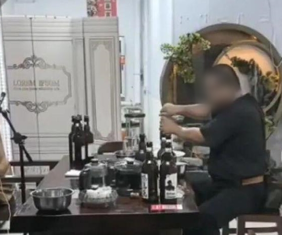 中國河南省一名郭姓男子參加啤酒挑戰賽,26分鐘內喝下7.5公斤啤酒後昏迷。(翻攝網路)