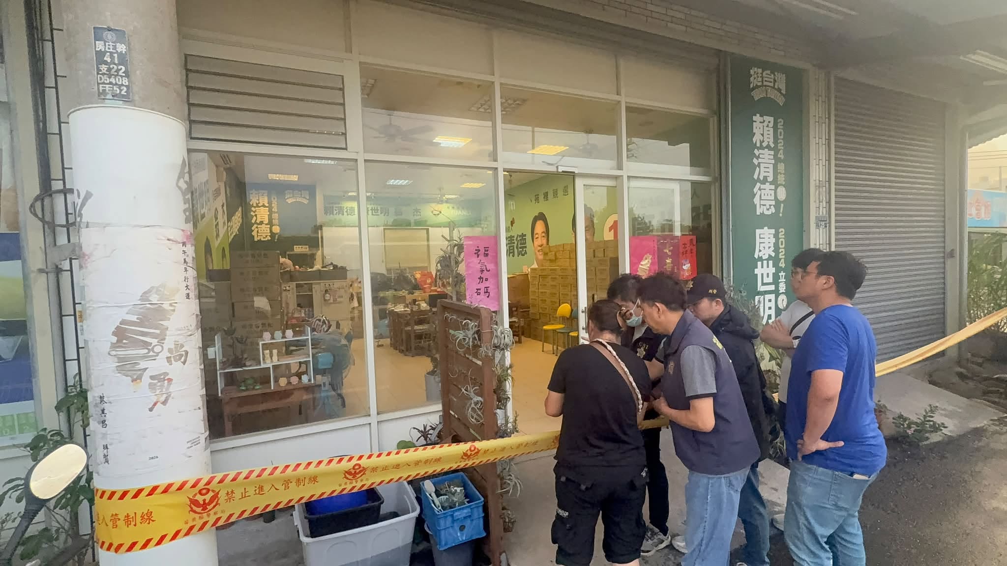 翁杰苑裡服務處遭闖空門洗劫。(翻攝自翁杰臉書)