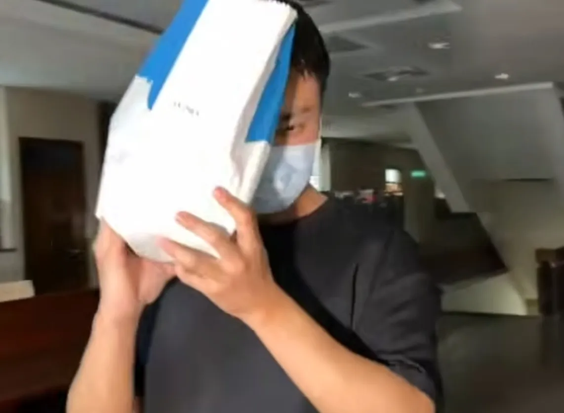 曾被女毒蟲搭訕！帥男警「遭搜出毒品」交保跑給記者追　警政署火速開鍘免職