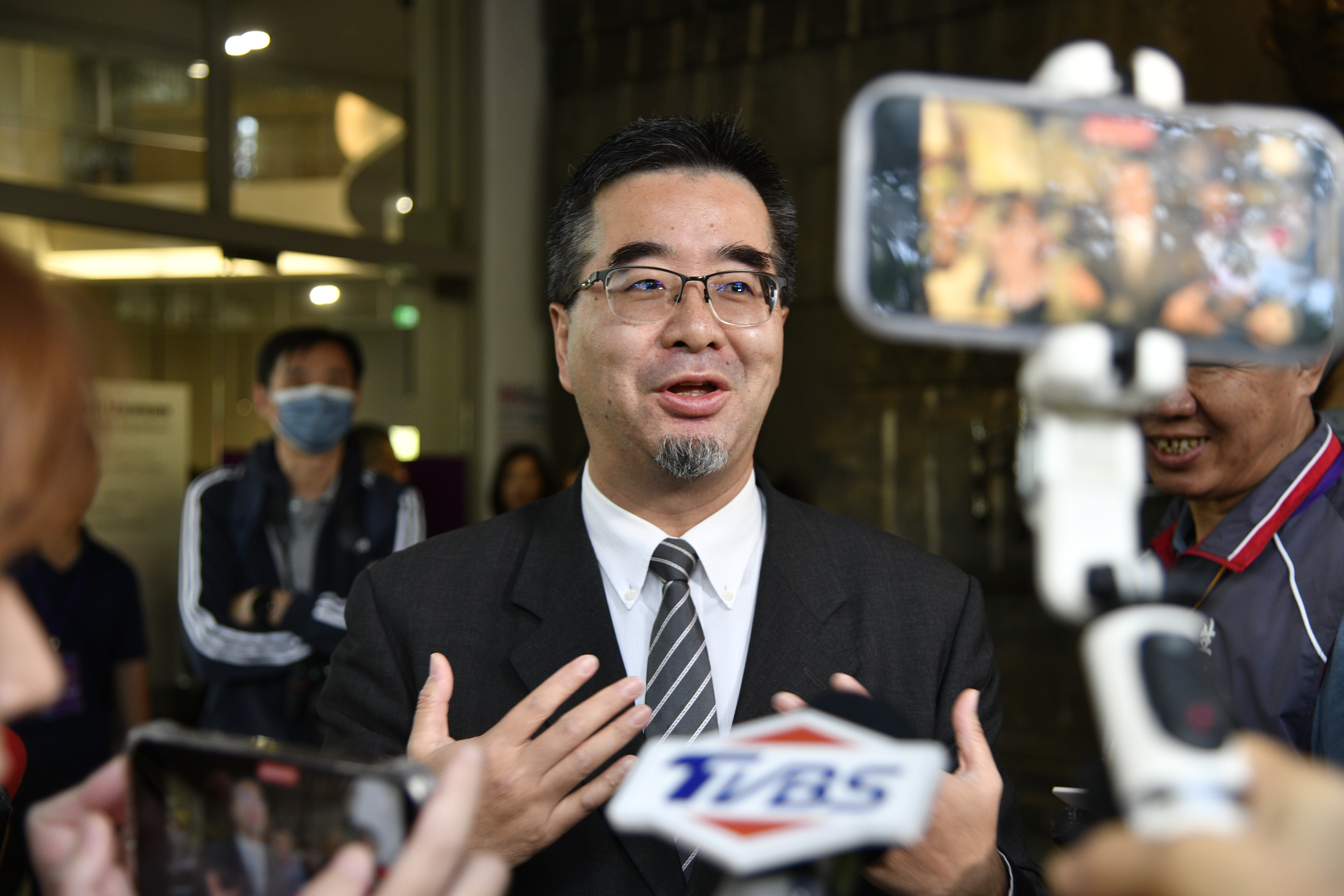 蕭旭岑捲入馬辦財政紀律風波,他今上廣播節目受訪強調自己行得正、坐得直。(本刊資料照)