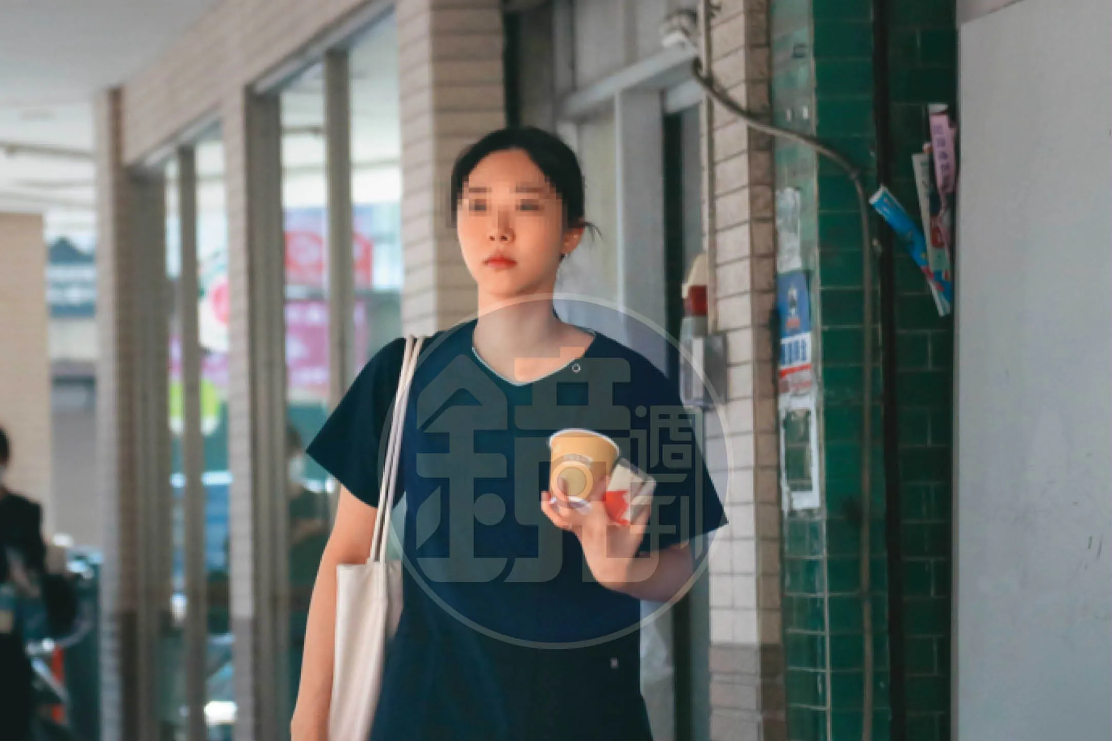 趙建銘薄情揭密3／嫁人後繼續在趙建銘診所上班　直擊許芊芊被老公牽牢牢接送