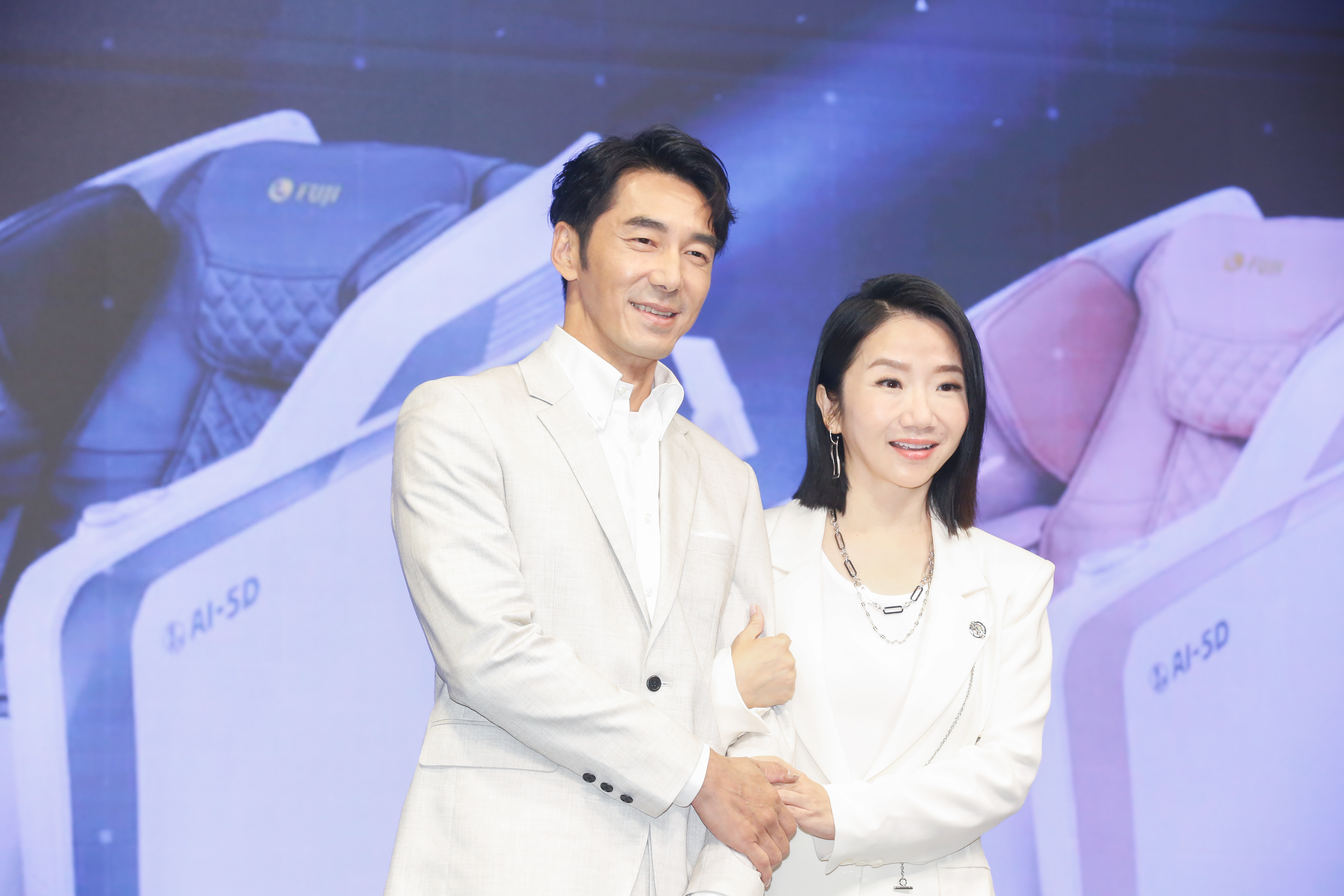 談陶晶瑩7月按讚蔣萬安貼文被出征,李李仁除了心疼妻子「就手滑按到啊!」不禁要問「台灣不是一個很自由民主的社會環境嗎?」(本刊資料照)
