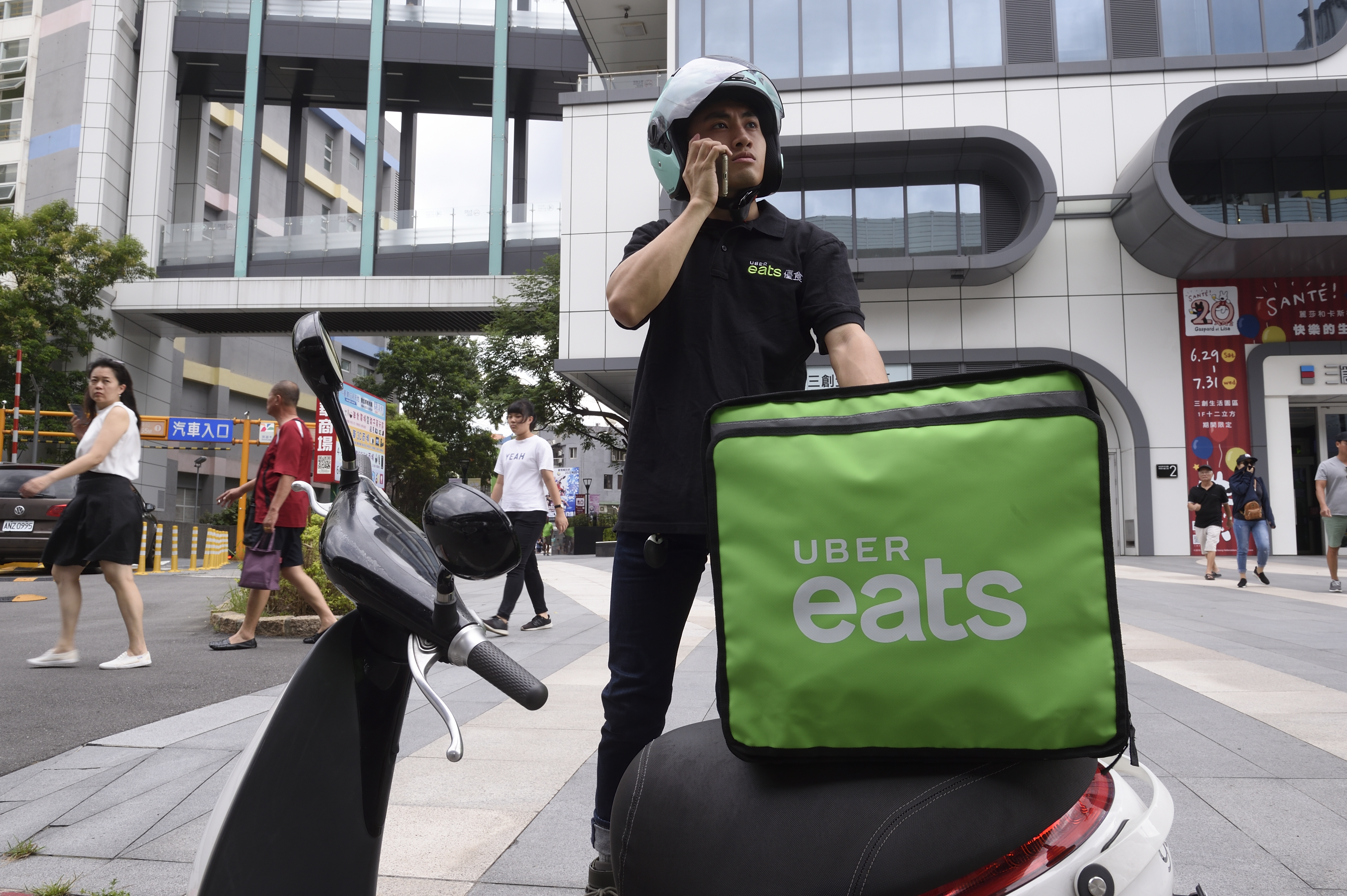 Uber Eats宣布服務費漲4至6元。(本刊資料照)