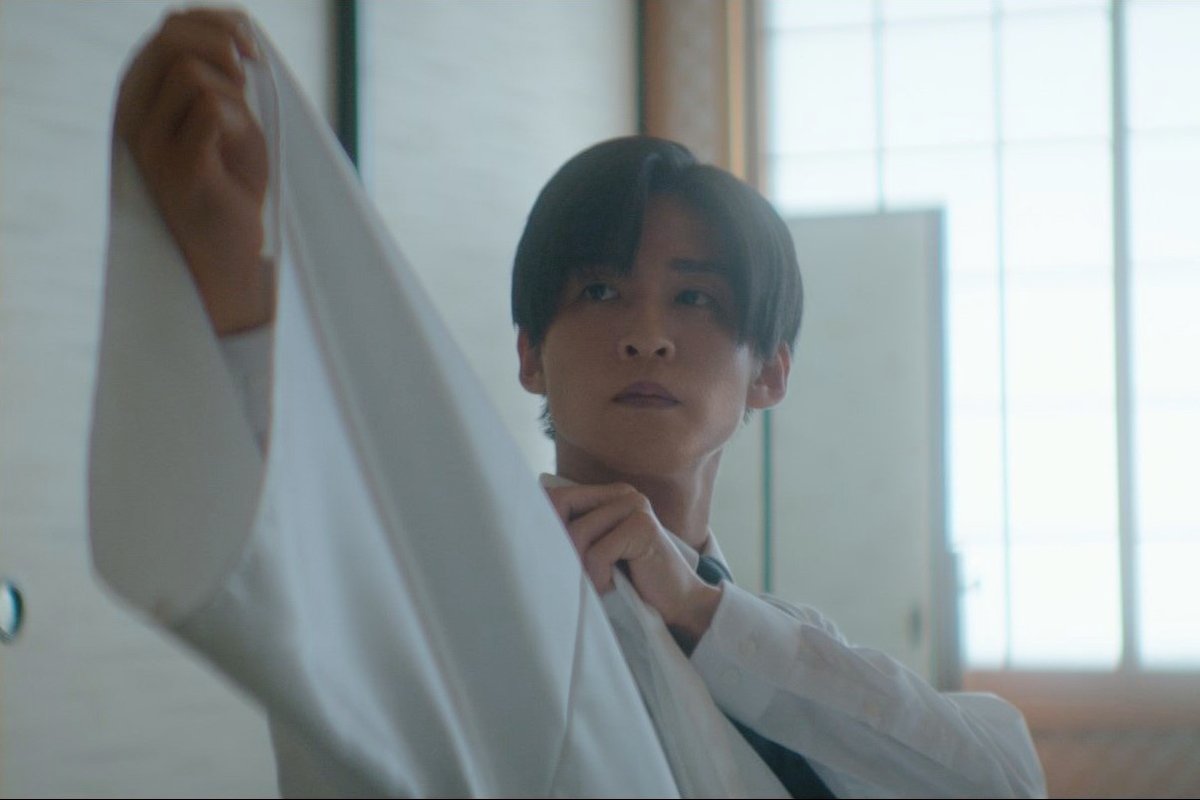 目黑蓮於《別離無恙》中飾演生命禮儀師,以內斂細膩的情緒詮釋角色面對生死與告別的沉重與溫度。(車庫娛樂提供)
