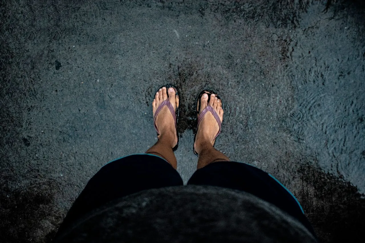 雨天滑倒骨折不只因爲水？　醫點名5種鞋：穿錯超危險