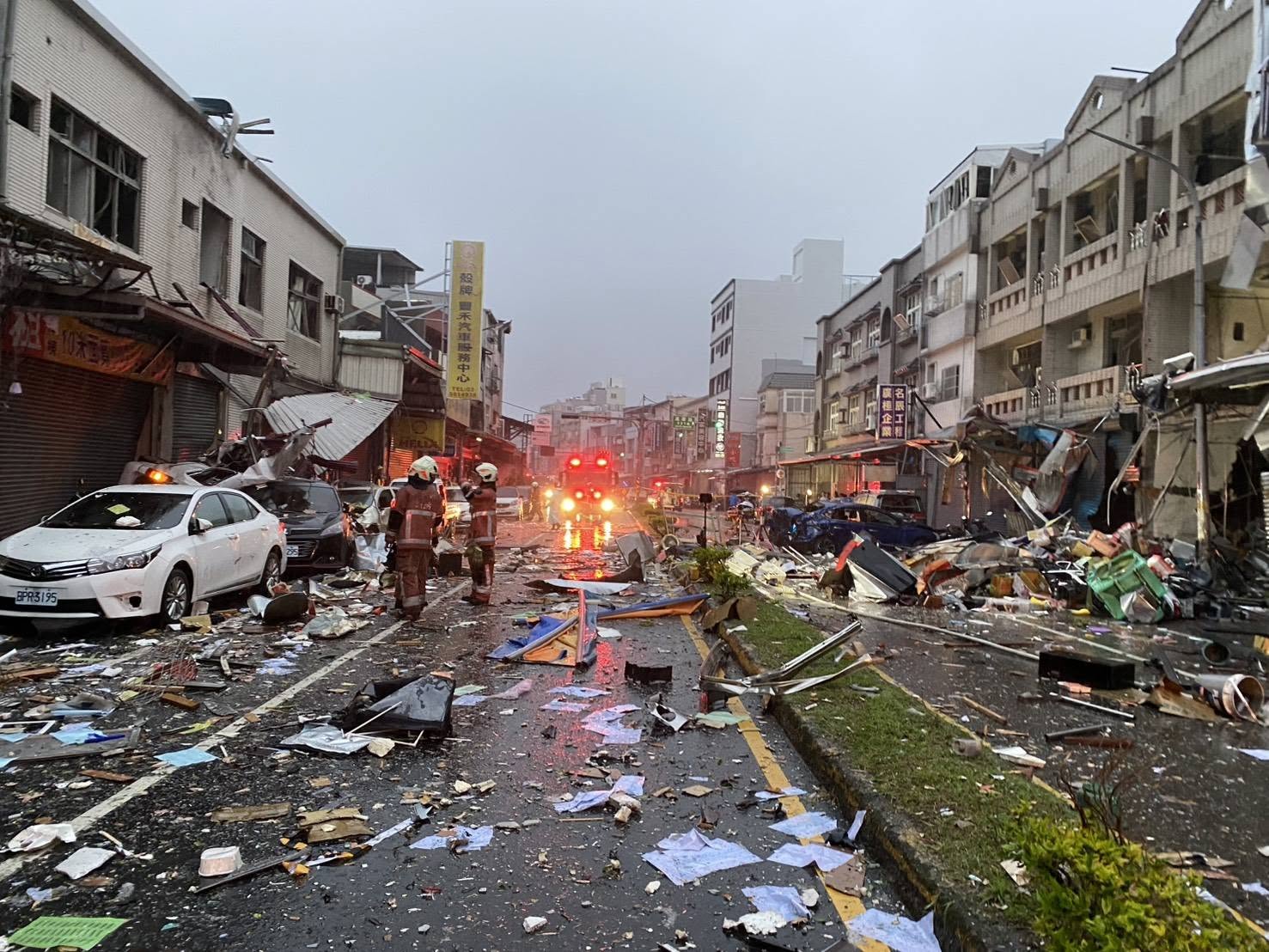 新竹市東區高翠路一間連鎖便當店昨(9日)凌晨發生氣爆,釀2死2傷。(翻攝Sweety施淑婷臉書)