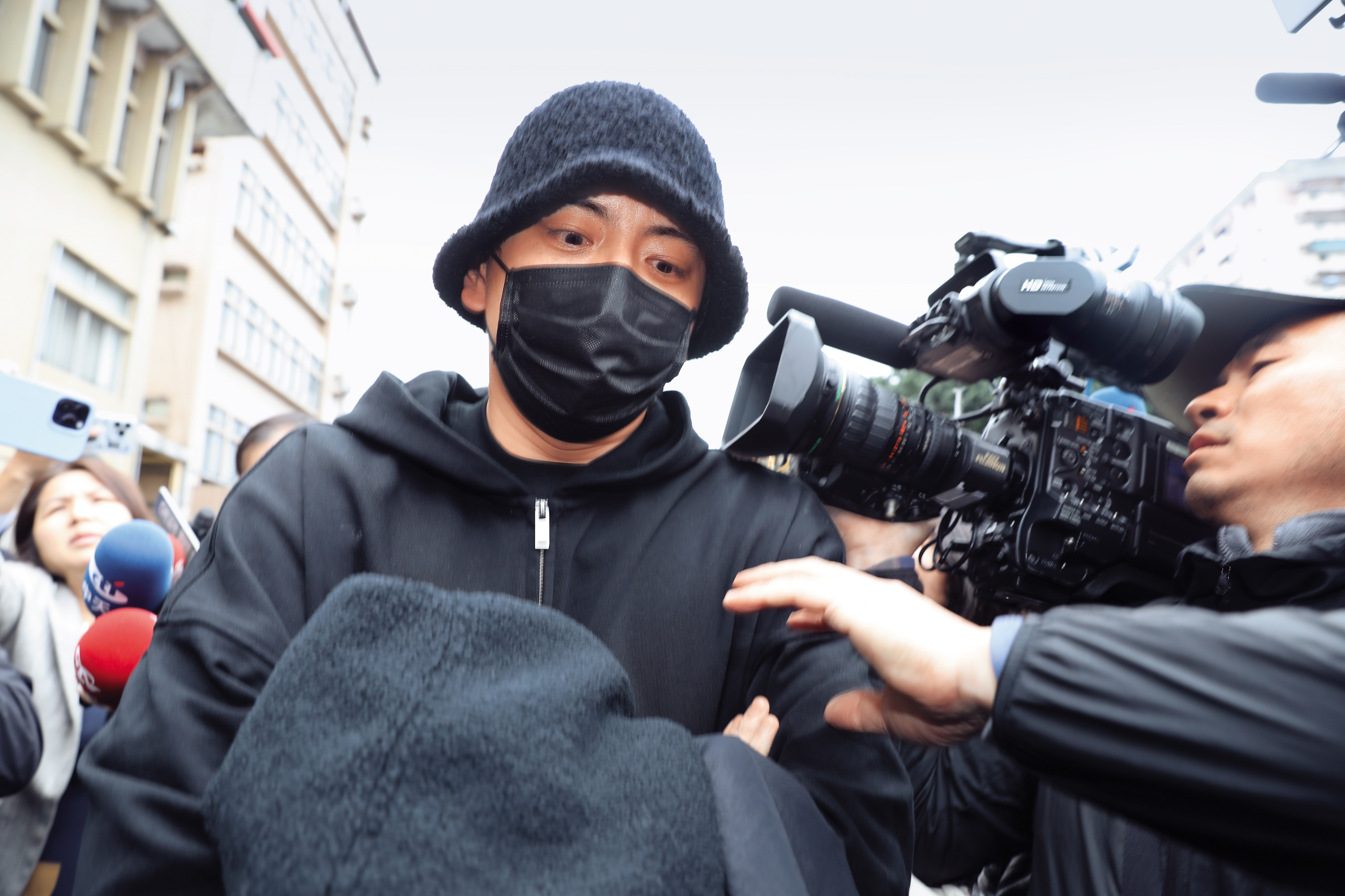 花360萬還是當兵！王大陸怒提告揪出逃兵藝人　「閃兵集團」首腦不起訴原因曝