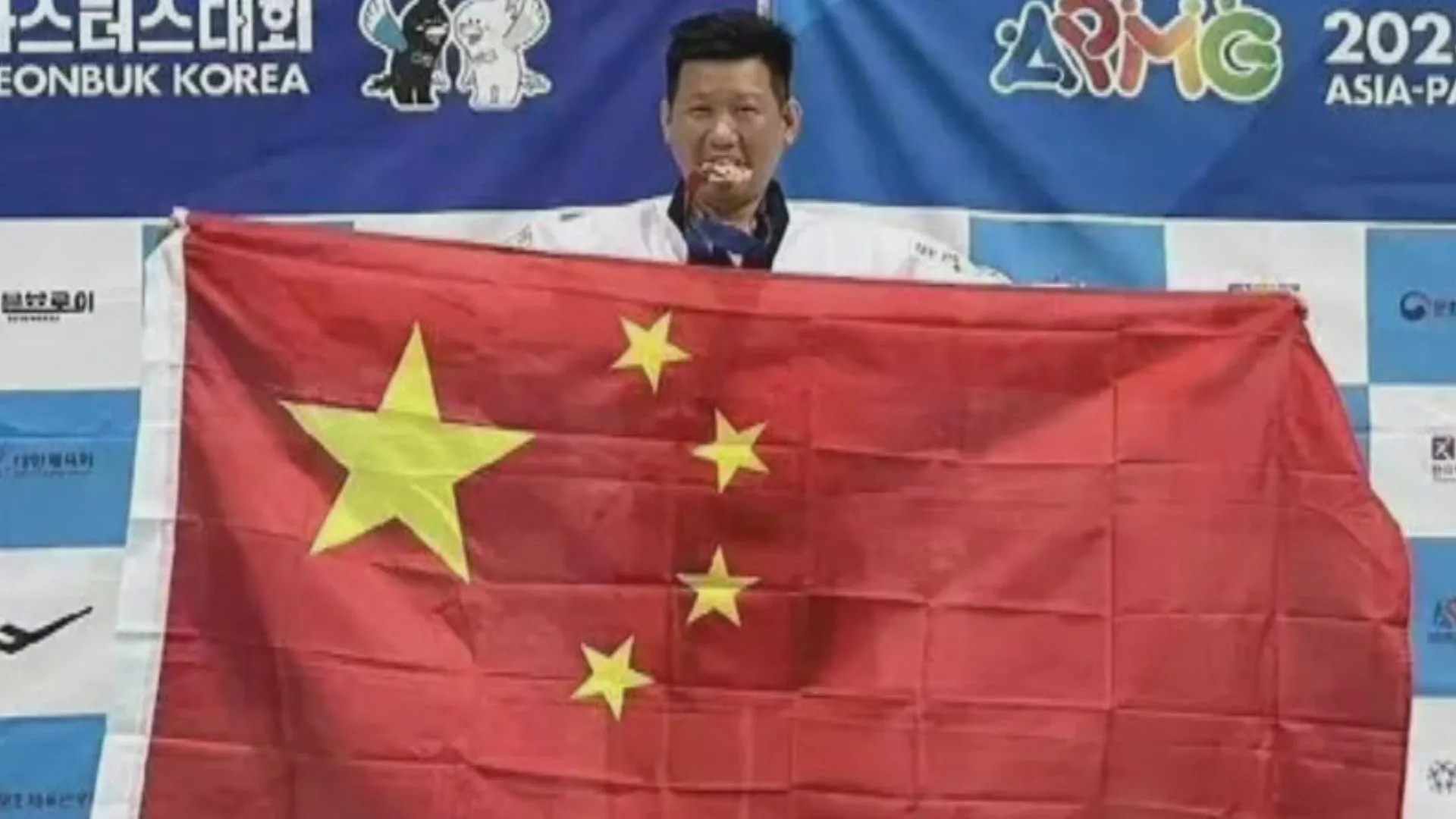 曾高舉五星旗　前跆拳教練李東憲想返台
