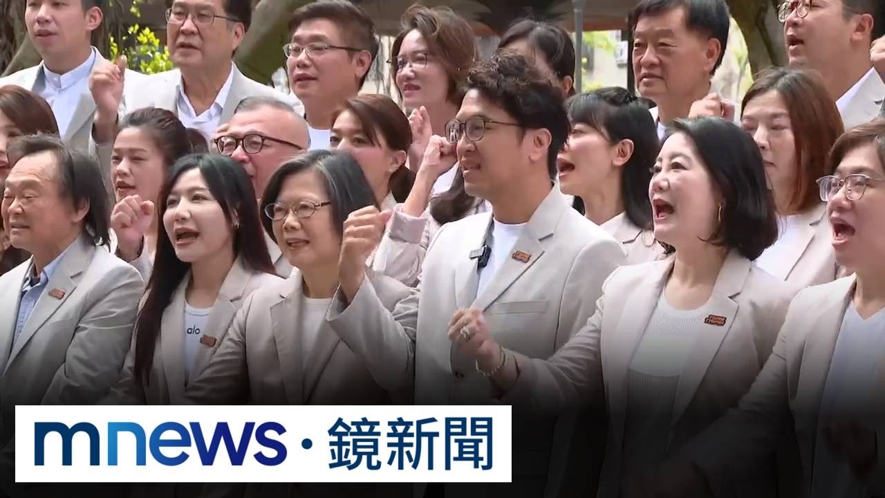 沈伯洋登記參選！小英送船舵「把台北帶往對的方向」