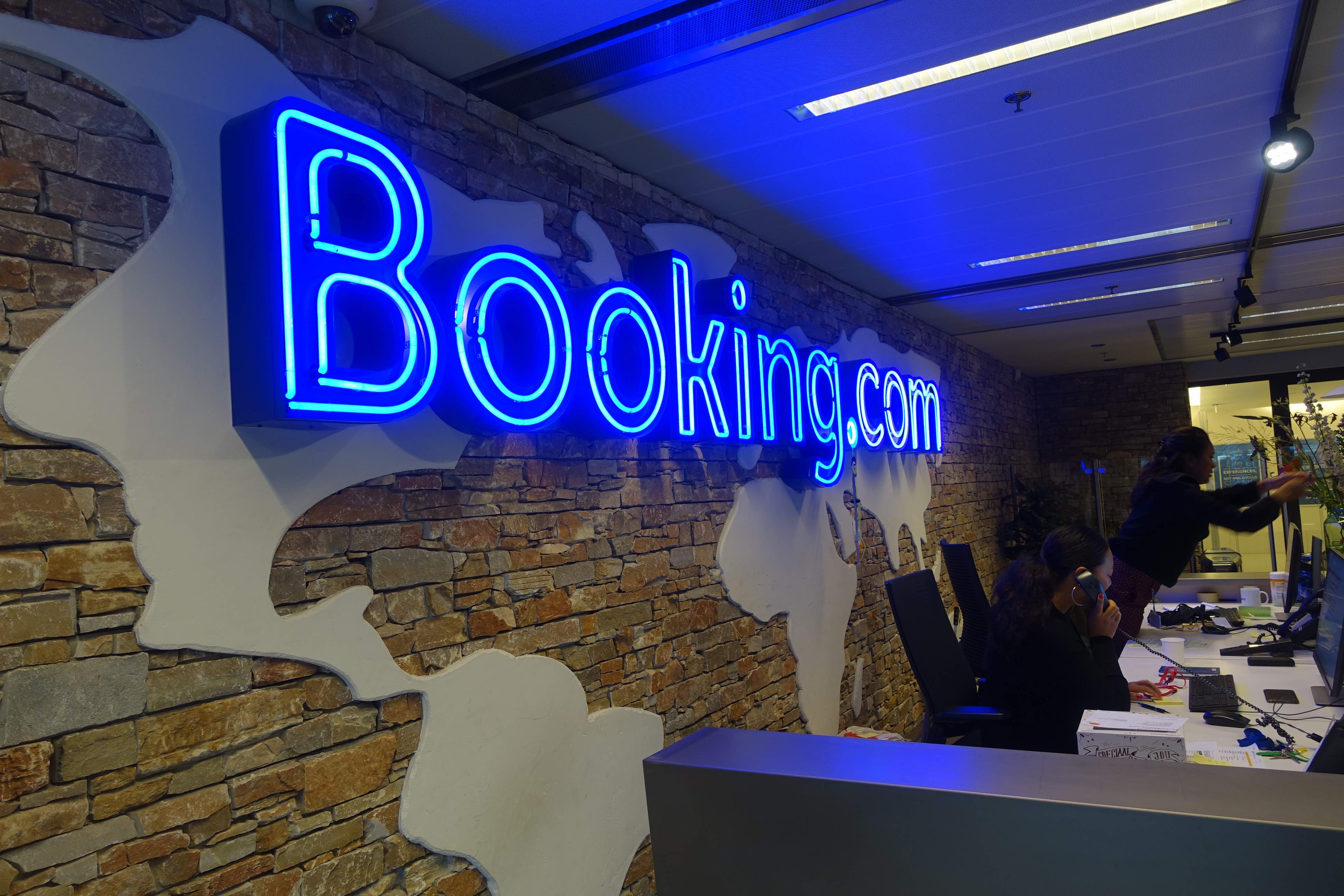 Booking.com 用戶快看!收到這類簡訊恐遭盜刷,日本10大名店急發警告。(翻自travelvoice.jp)