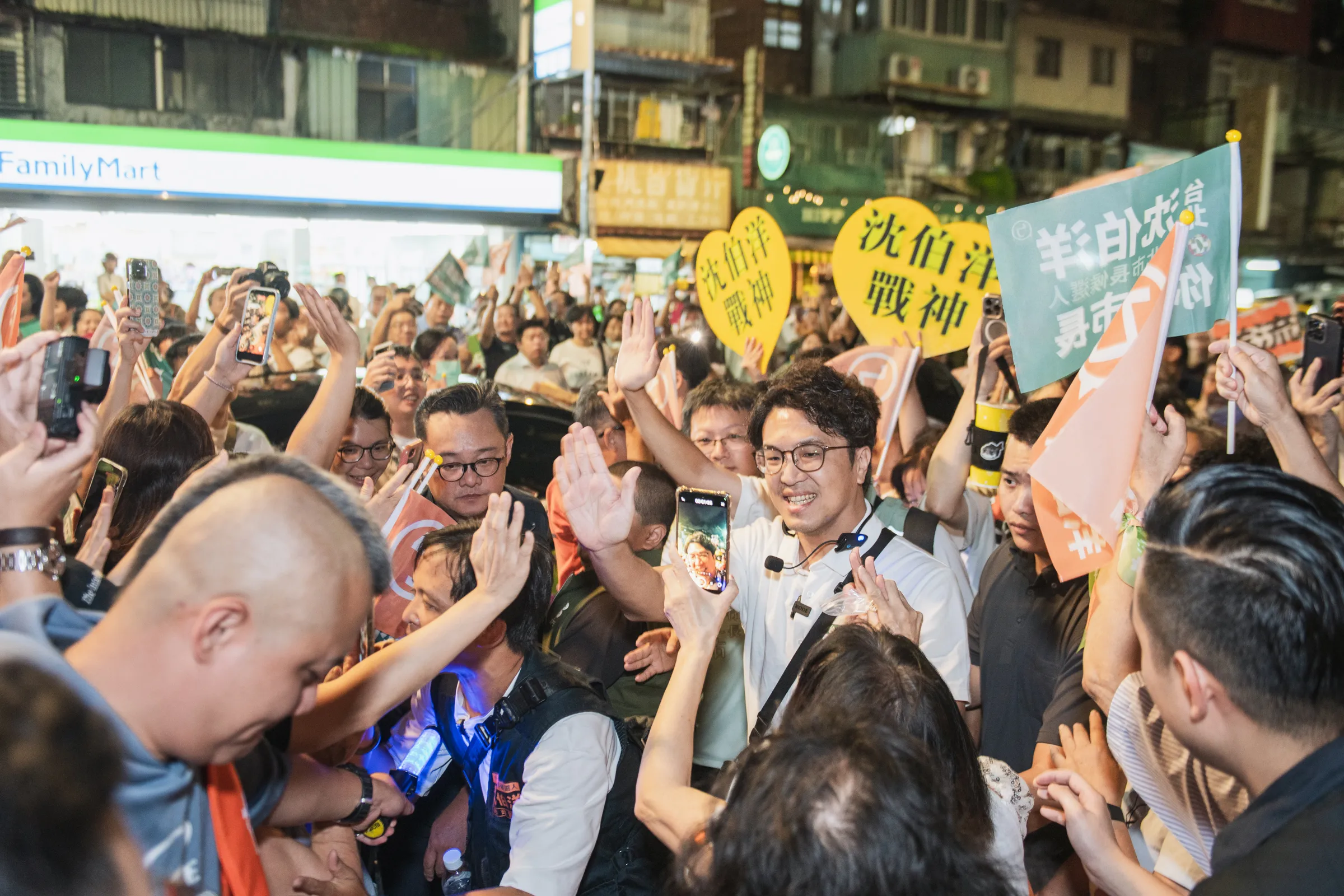 男合照大喊「勃起台北，壯陽台灣」　沈伯洋大笑掀熱議！坦言滿好笑的：也沒什麼傷害