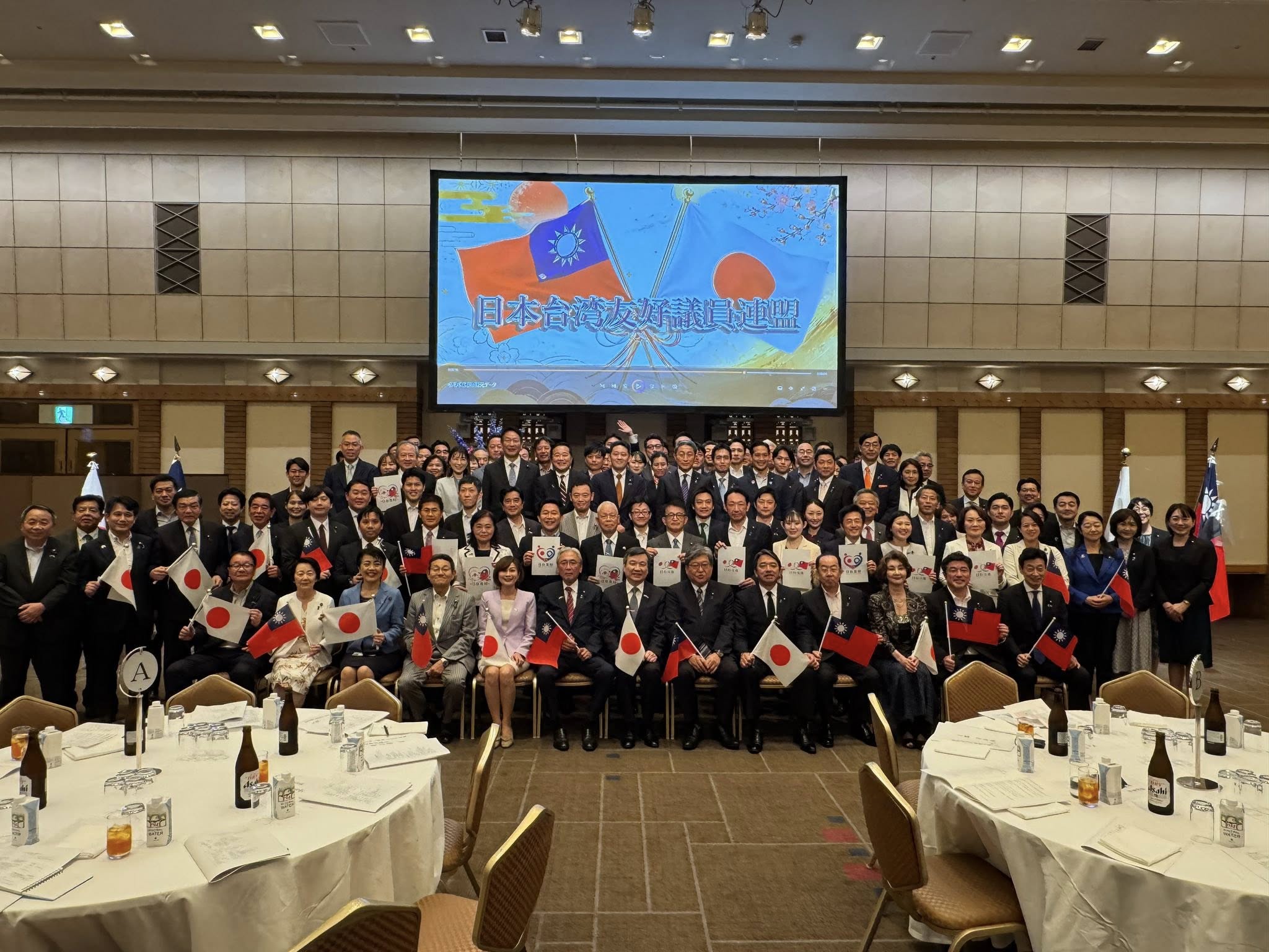 日華懇正式更名為「日本台灣友好議員連盟」,會員人數達321人。(翻攝自李逸洋臉書)