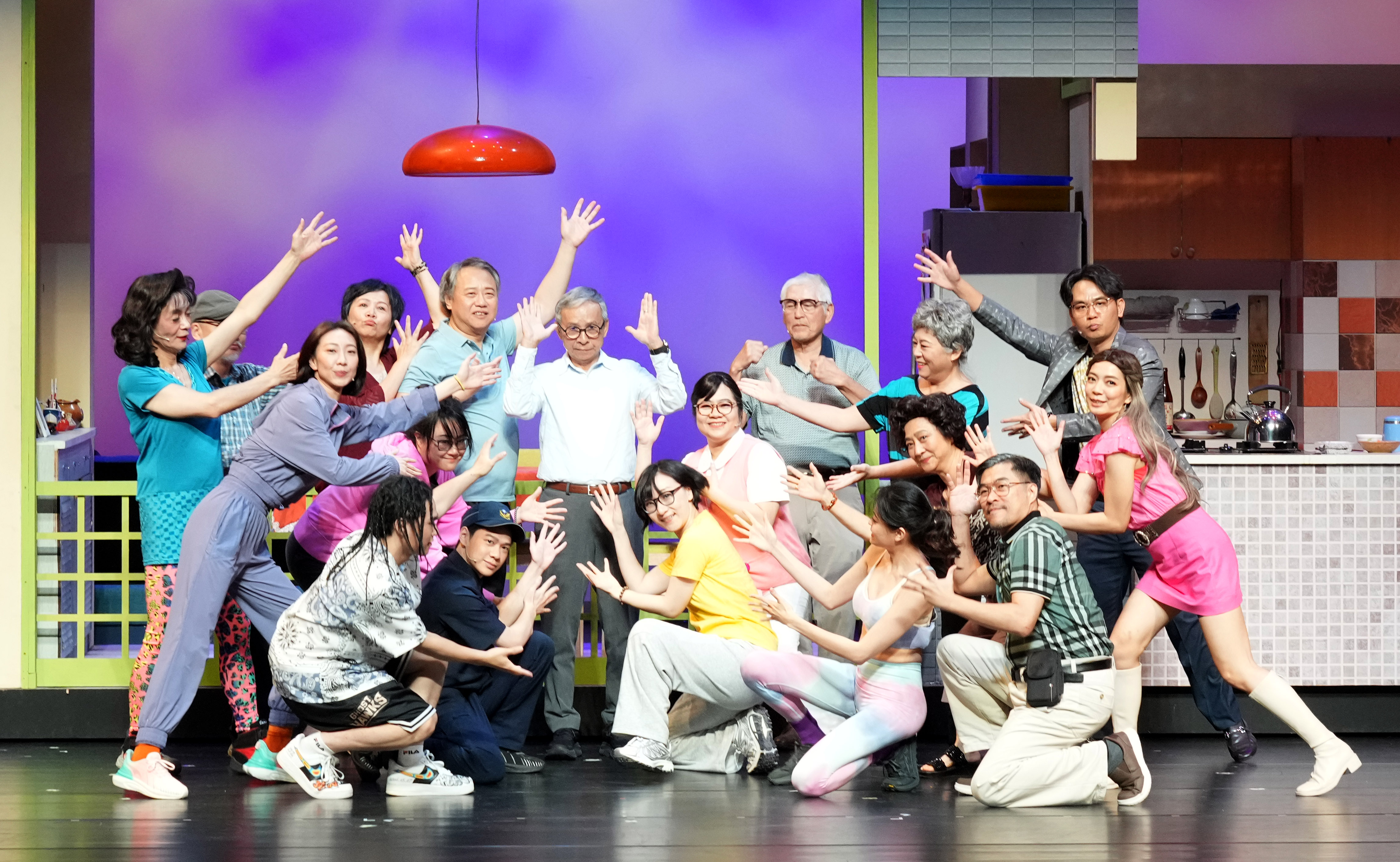 吳念真導演率《人間條件八》原班人馬重返舞台,熟悉笑點與感動再度引爆全場。(張大魯攝,綠光創藝提供)