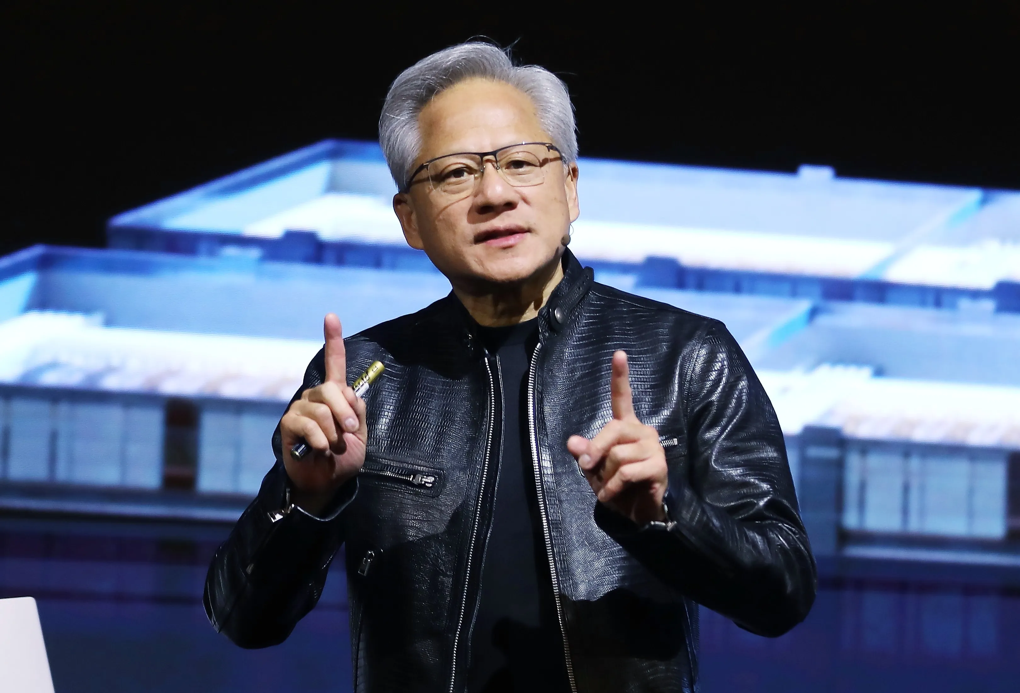 黃仁勳身價5.7兆「恐繳稅2537億」！笑喊：我只怕變窮　昔當洗碗工拚到極致