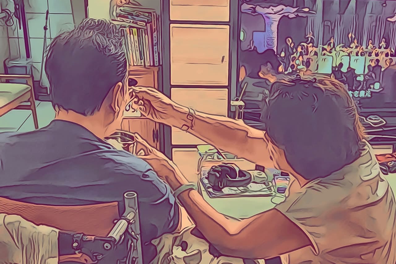 廖峻中風前妻「父親節餵飯照顧」　兒曬溫馨背影感慨：不計前嫌的真愛