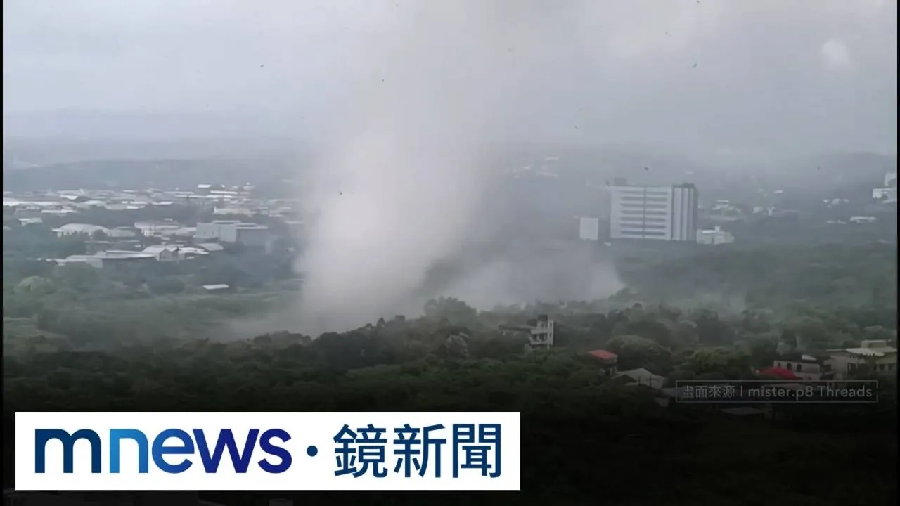 恐怖！龍捲風「吹掀屋頂」　住家變「露天泳池」