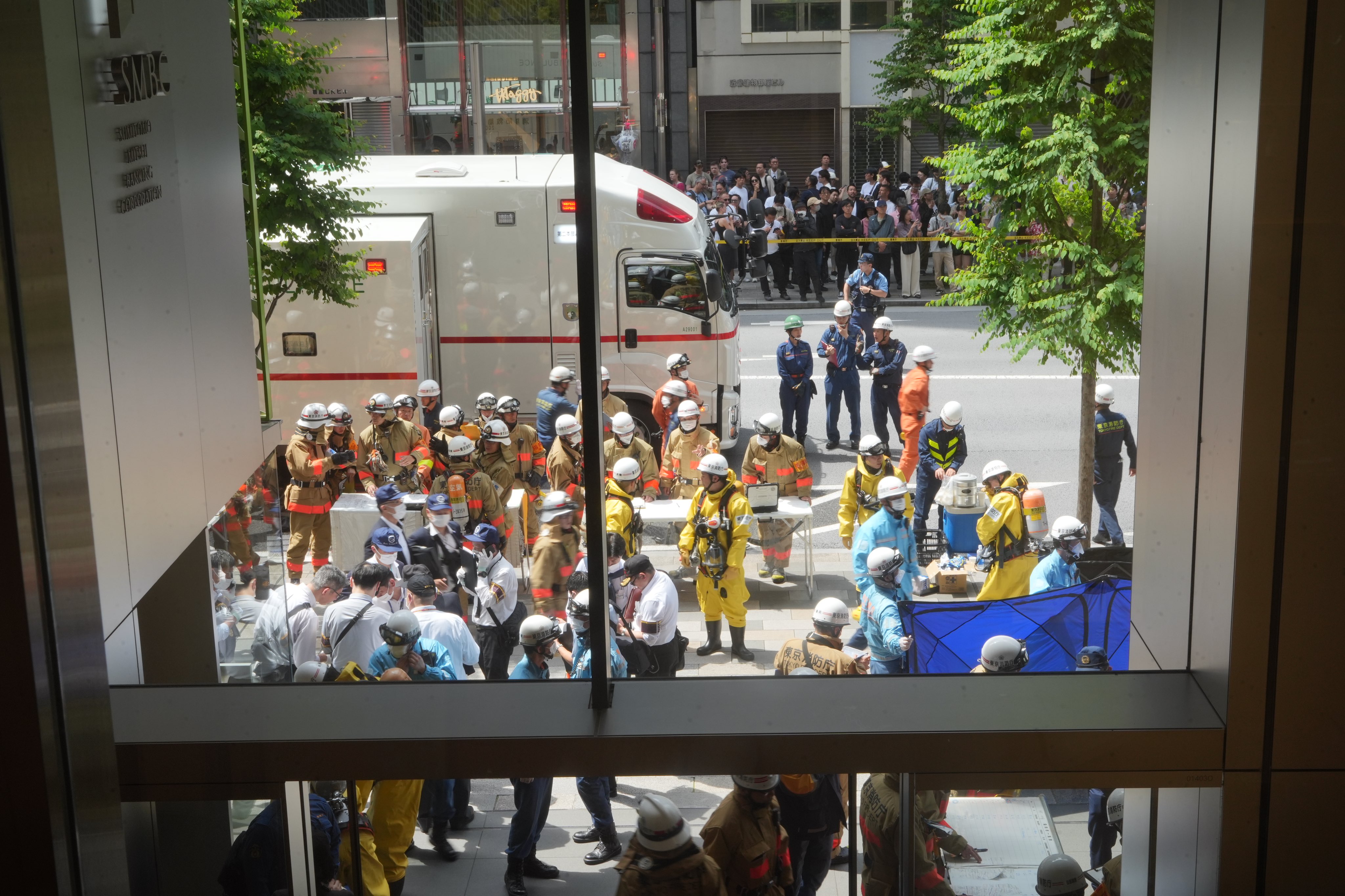 日本東京銀座「GINZA SIX」今年5月爆催淚噴霧攻擊,導致30人反映不適,警方逮捕1名中國籍男大生。(翻攝自@ayatori_mai X)