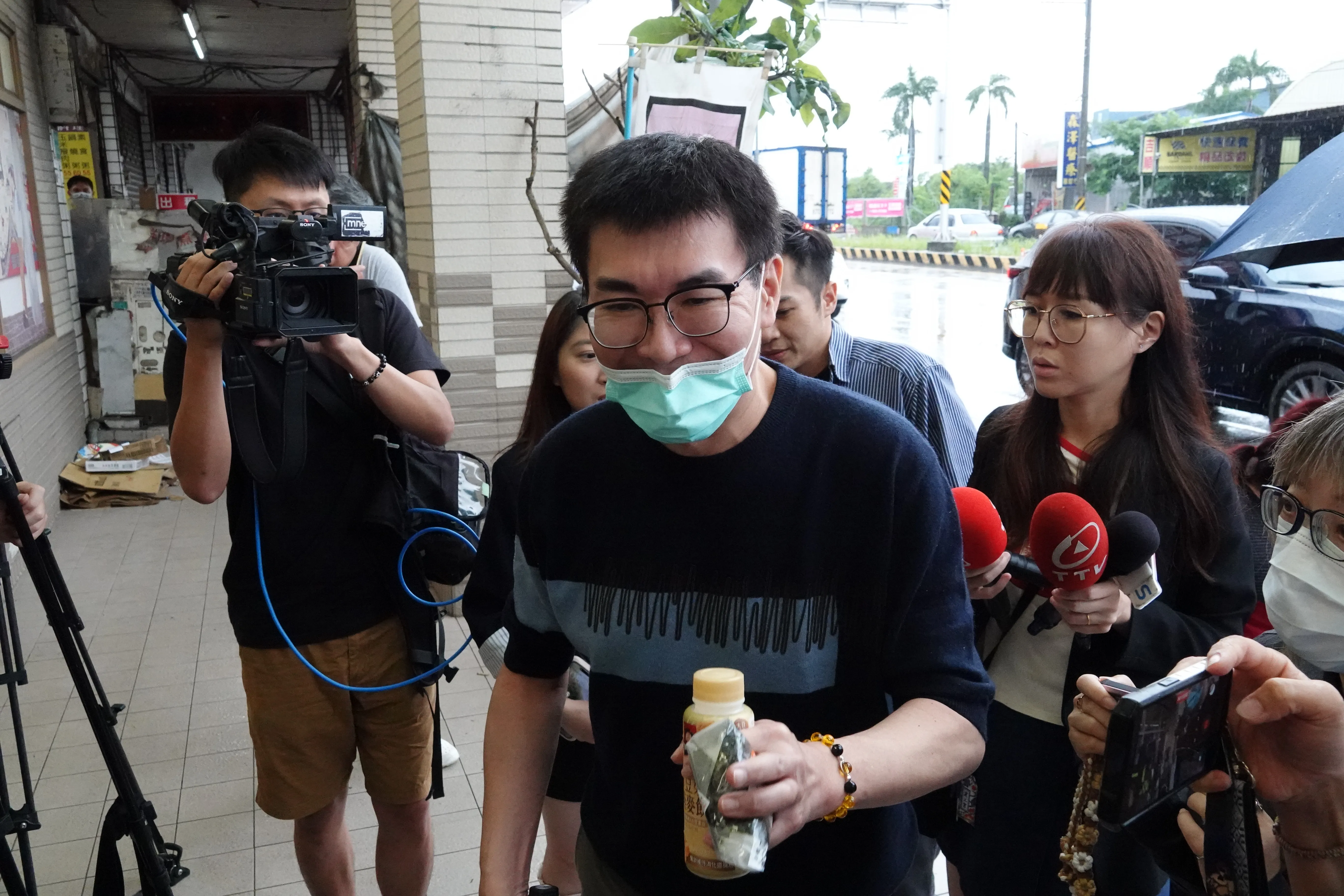 趙建銘婚內黑幕／趙建銘認了「曾有好感但沒追過」許芊芊　阿扁：「芊」錯萬錯都是太太的錯