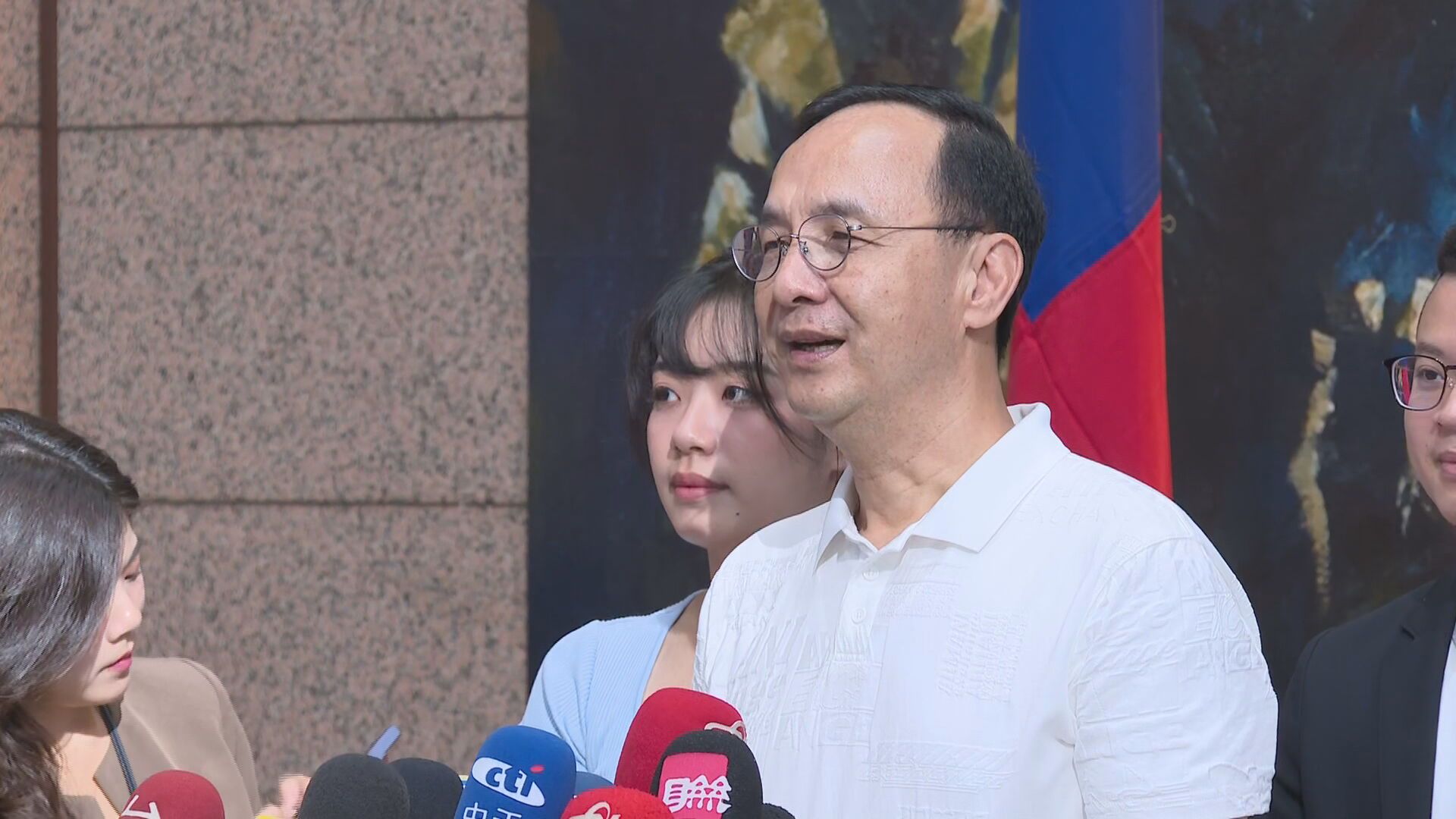 國民黨立委翁曉玲稱麟洋配奪金是「中國人的驕傲」,國民黨主席朱立倫回應了。