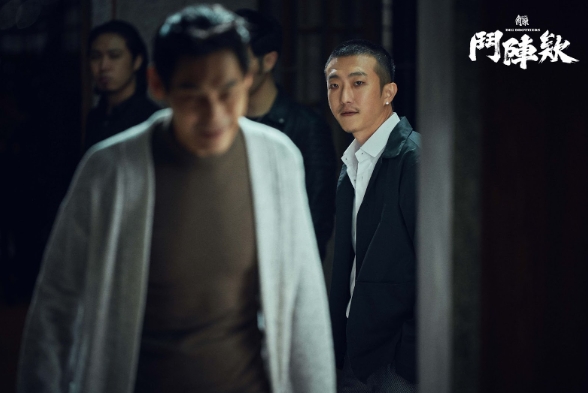 張懷秋(右)飾演的蠍子在《角頭-鬥陣欸》確認回歸。(曼尼娛樂提供)