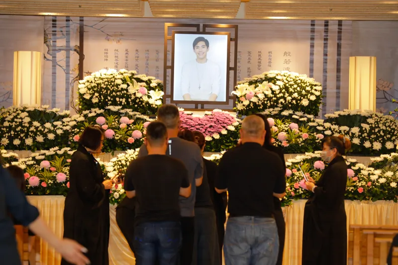「你就停在這個樣子了 永遠帥帥的」王凱姊姊家祭長文曝光惹淚　悲痛細數往事