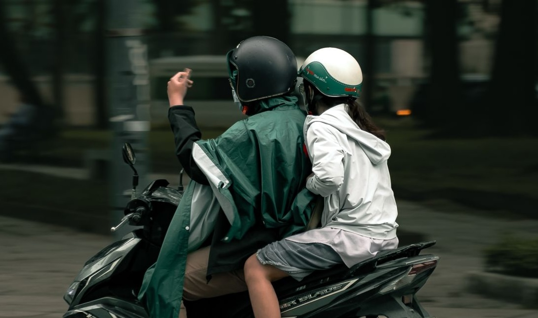 Uber今年7月在北投山區試辦「機車載客」的免費體驗服務,卻遭裁罰共70萬。(示意圖,Pexels)